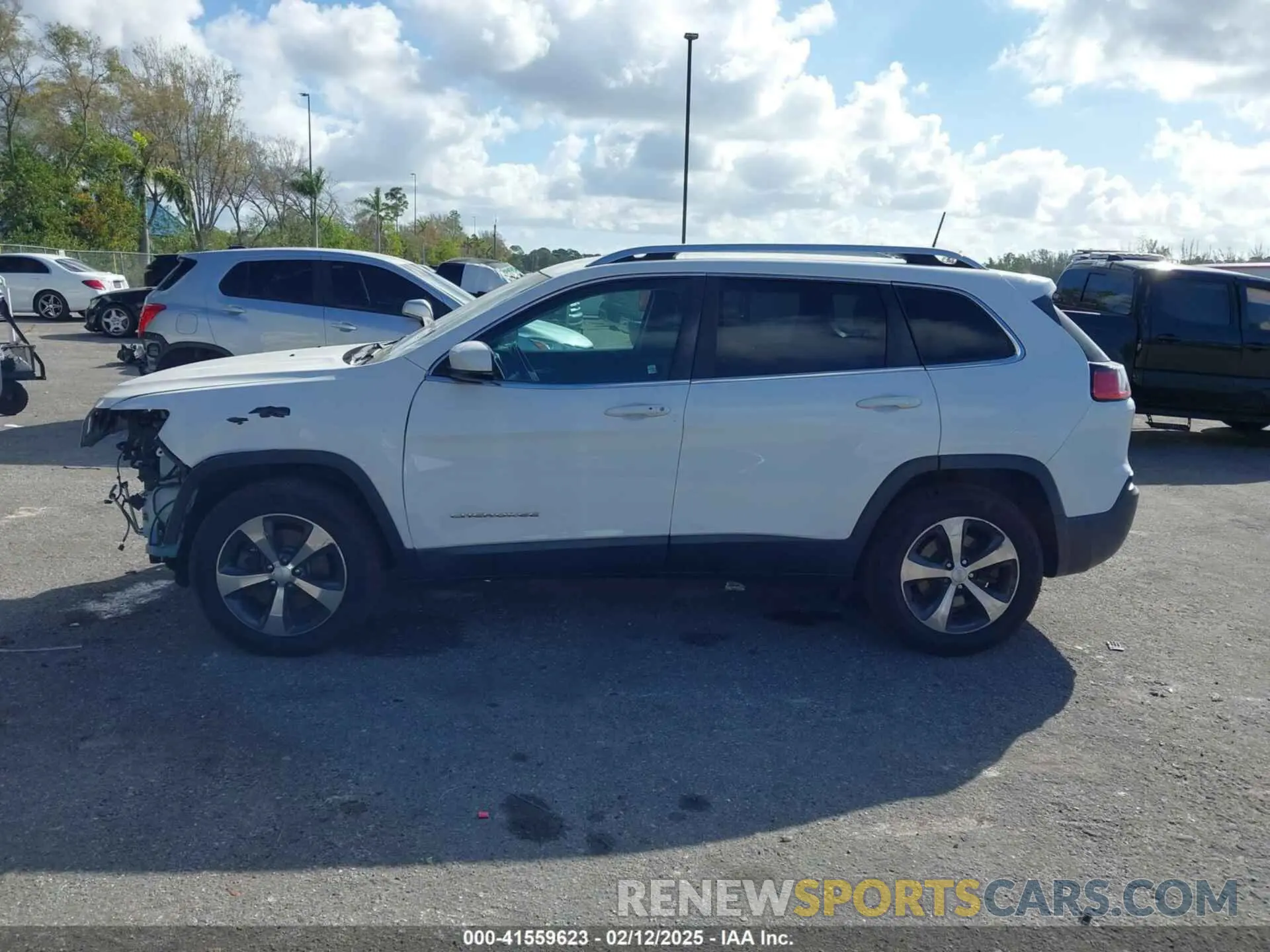 15 Photograph of a damaged car 1C4PJMDX2KD294782 JEEP CHEROKEE 2019