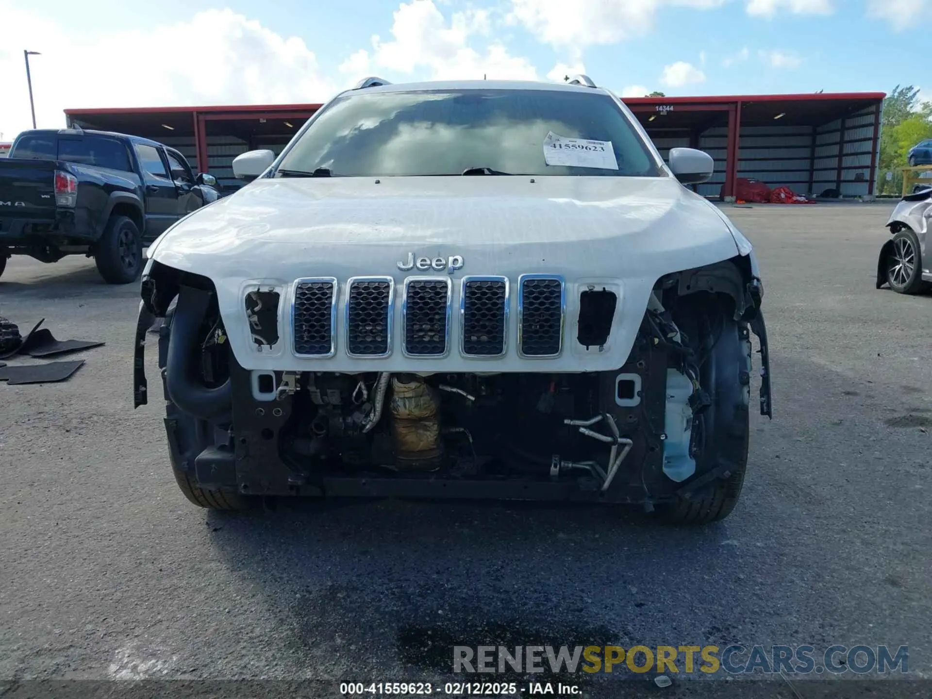 6 Photograph of a damaged car 1C4PJMDX2KD294782 JEEP CHEROKEE 2019