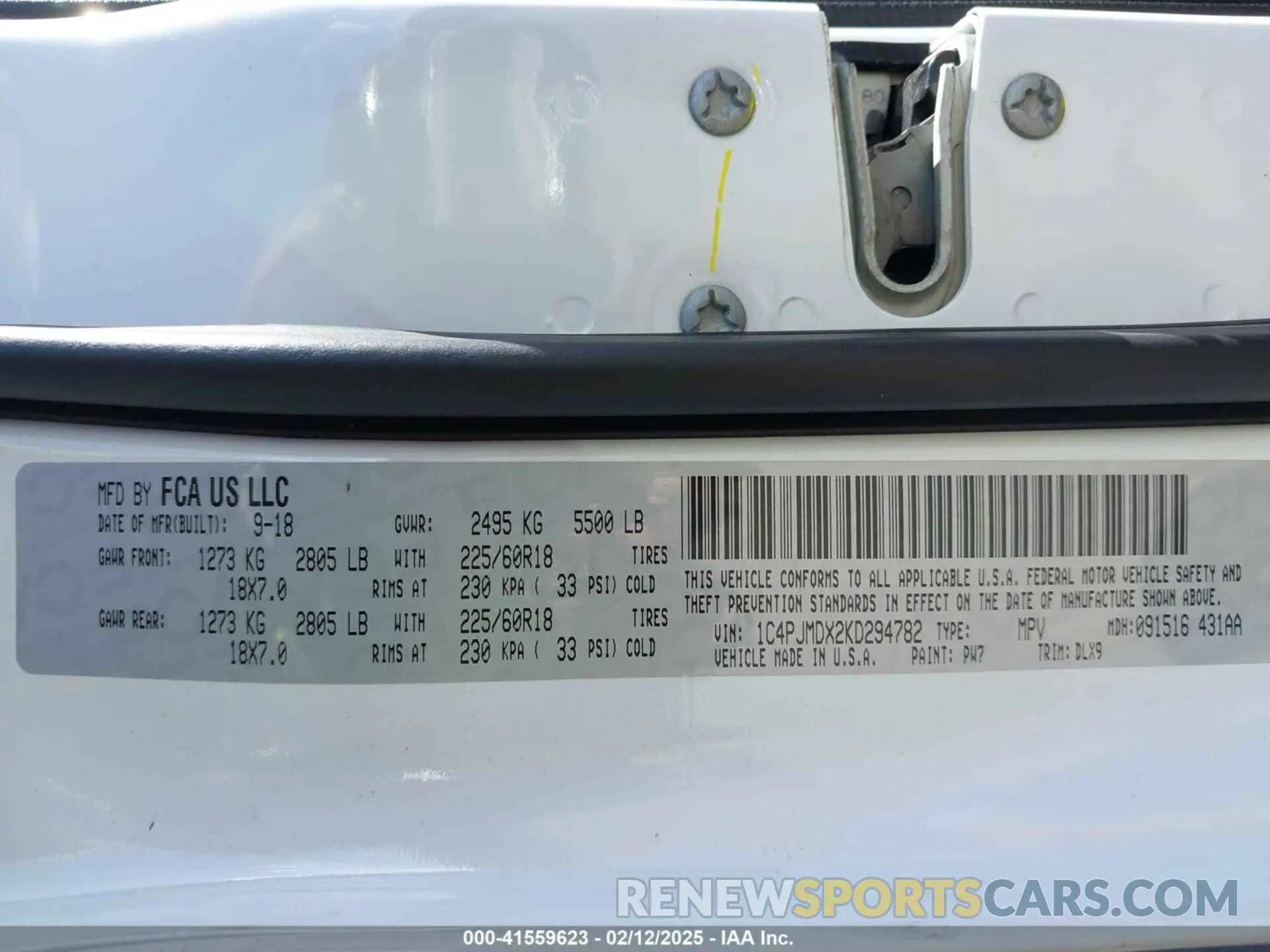 9 Photograph of a damaged car 1C4PJMDX2KD294782 JEEP CHEROKEE 2019