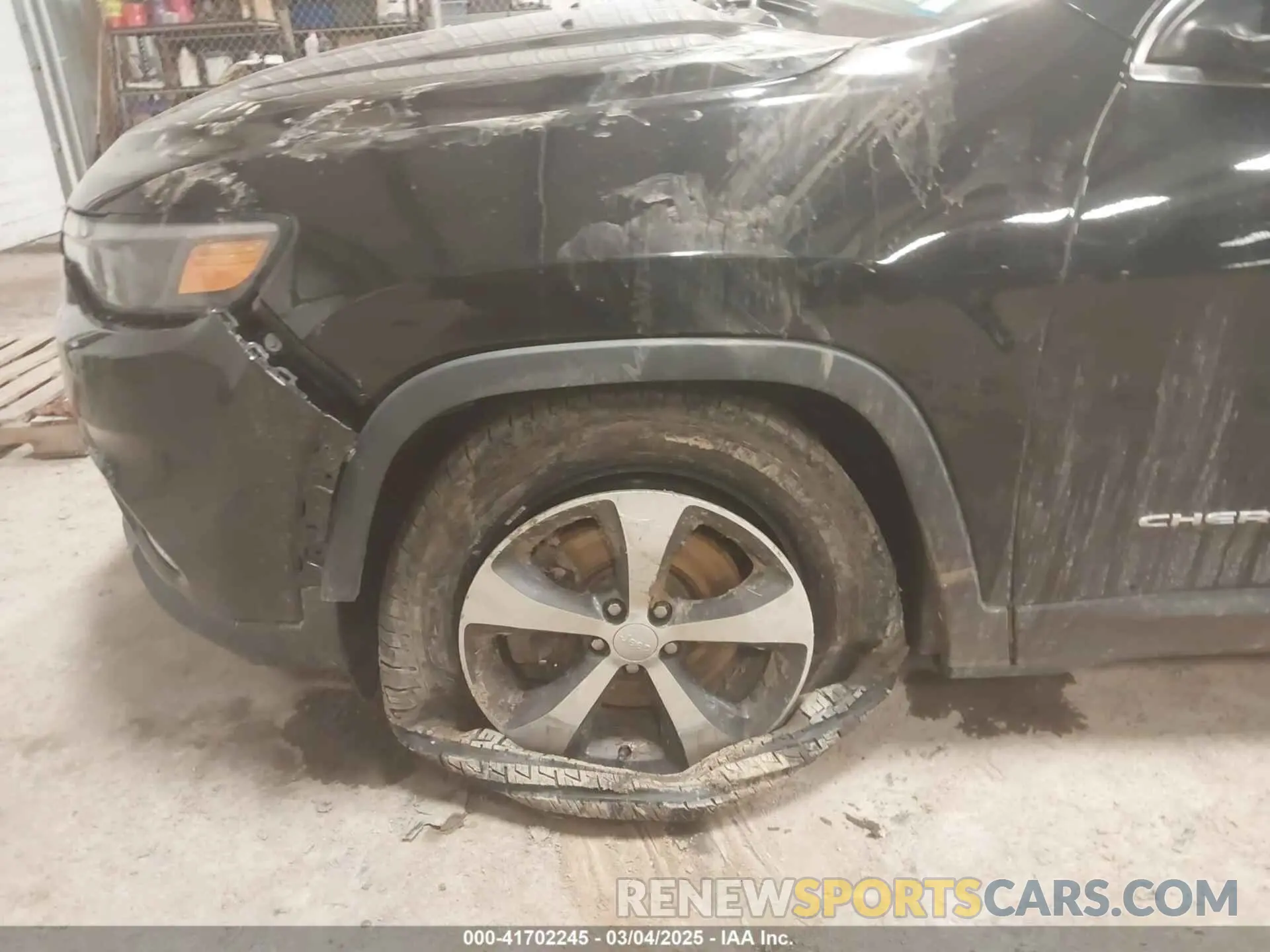 17 Photograph of a damaged car 1C4PJMDX2KD400146 JEEP CHEROKEE 2019