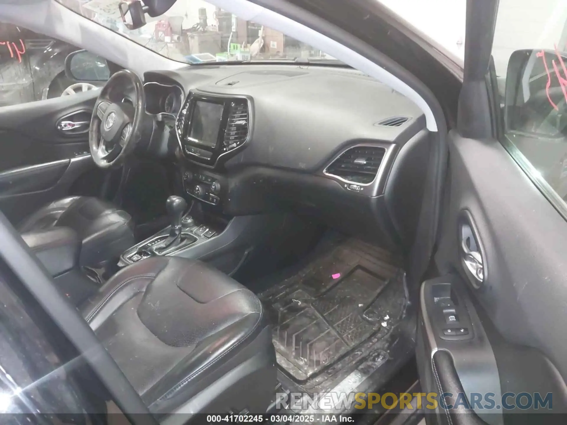5 Photograph of a damaged car 1C4PJMDX2KD400146 JEEP CHEROKEE 2019