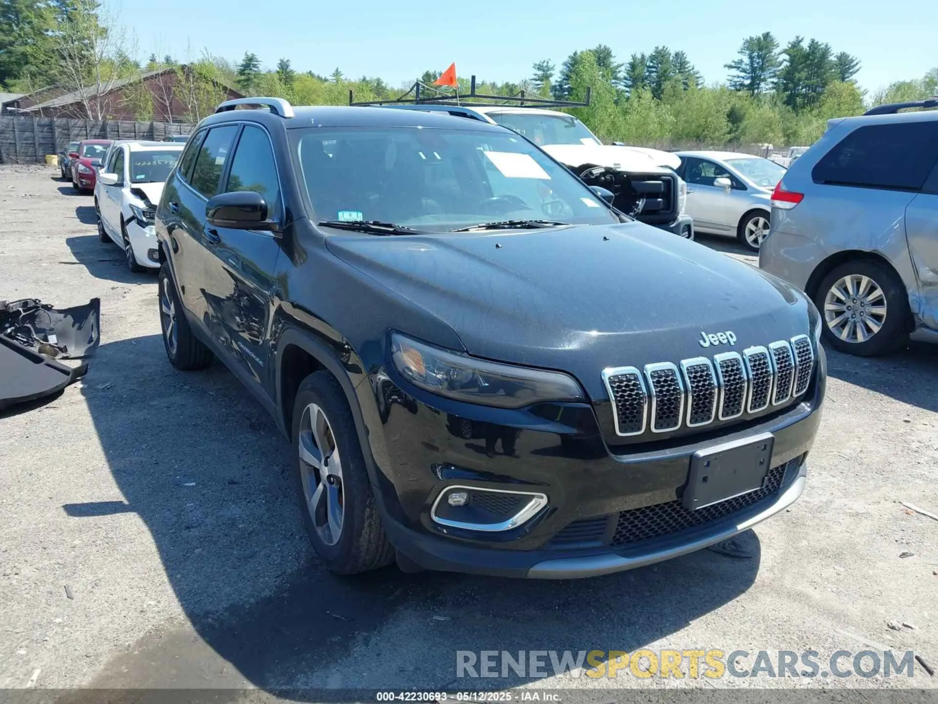 13 Photograph of a damaged car 1C4PJMDX2KD417030 JEEP CHEROKEE 2019