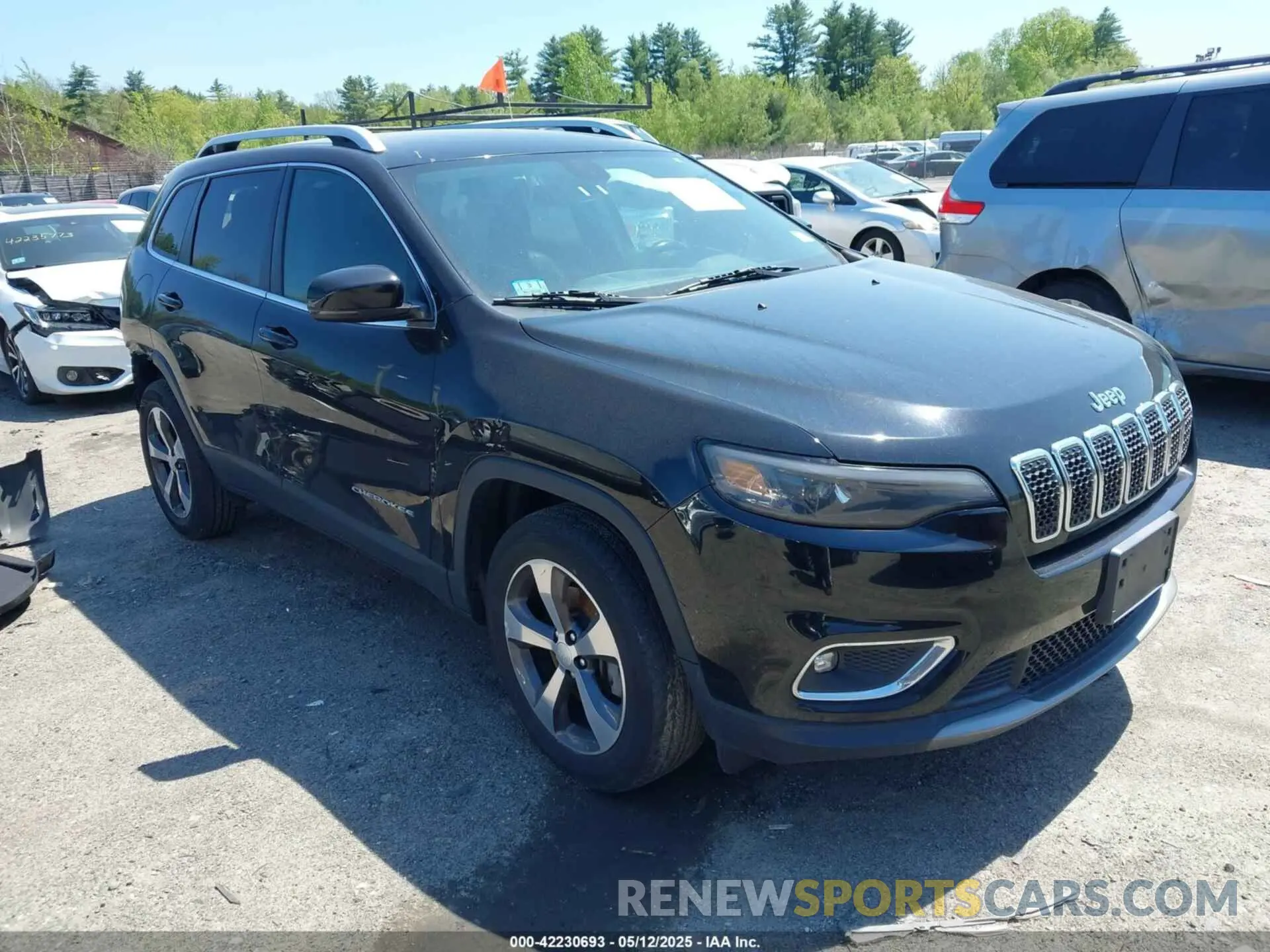 14 Photograph of a damaged car 1C4PJMDX2KD417030 JEEP CHEROKEE 2019