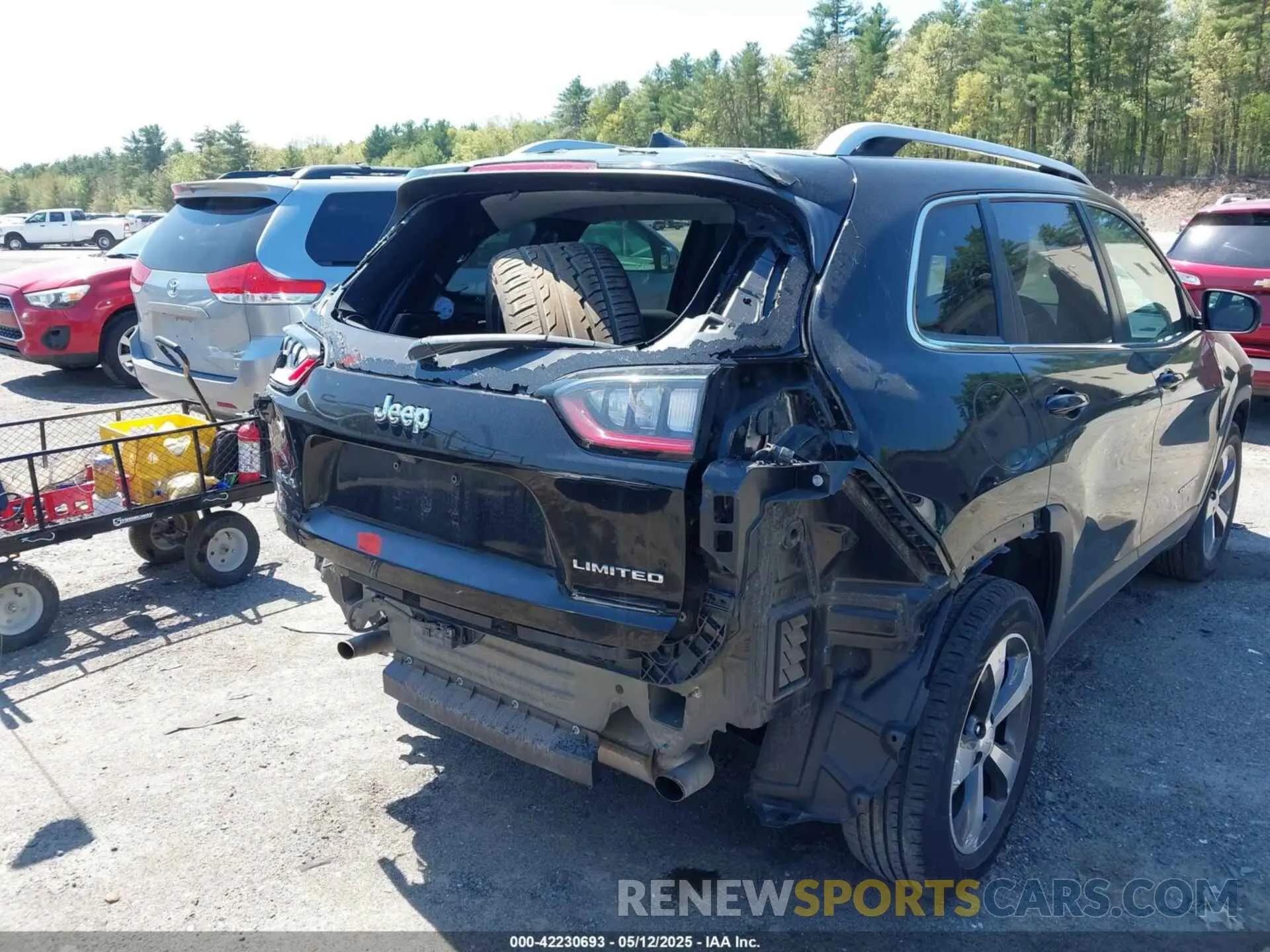 17 Photograph of a damaged car 1C4PJMDX2KD417030 JEEP CHEROKEE 2019