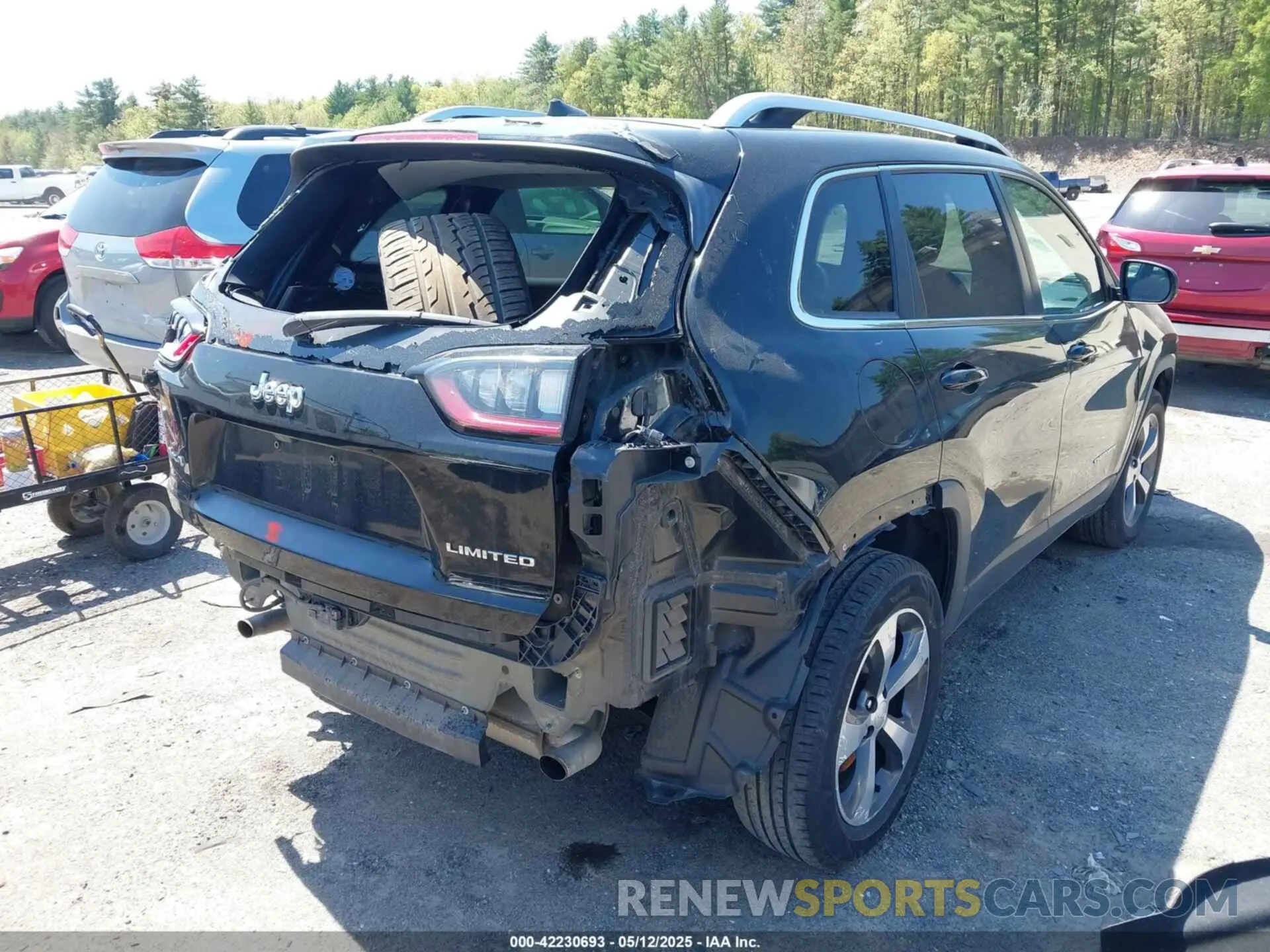 4 Photograph of a damaged car 1C4PJMDX2KD417030 JEEP CHEROKEE 2019