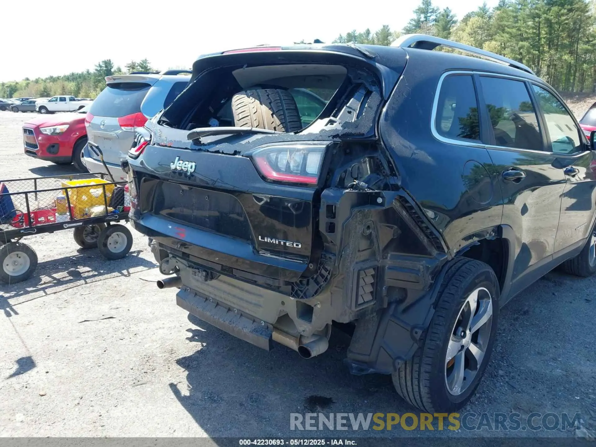 6 Photograph of a damaged car 1C4PJMDX2KD417030 JEEP CHEROKEE 2019