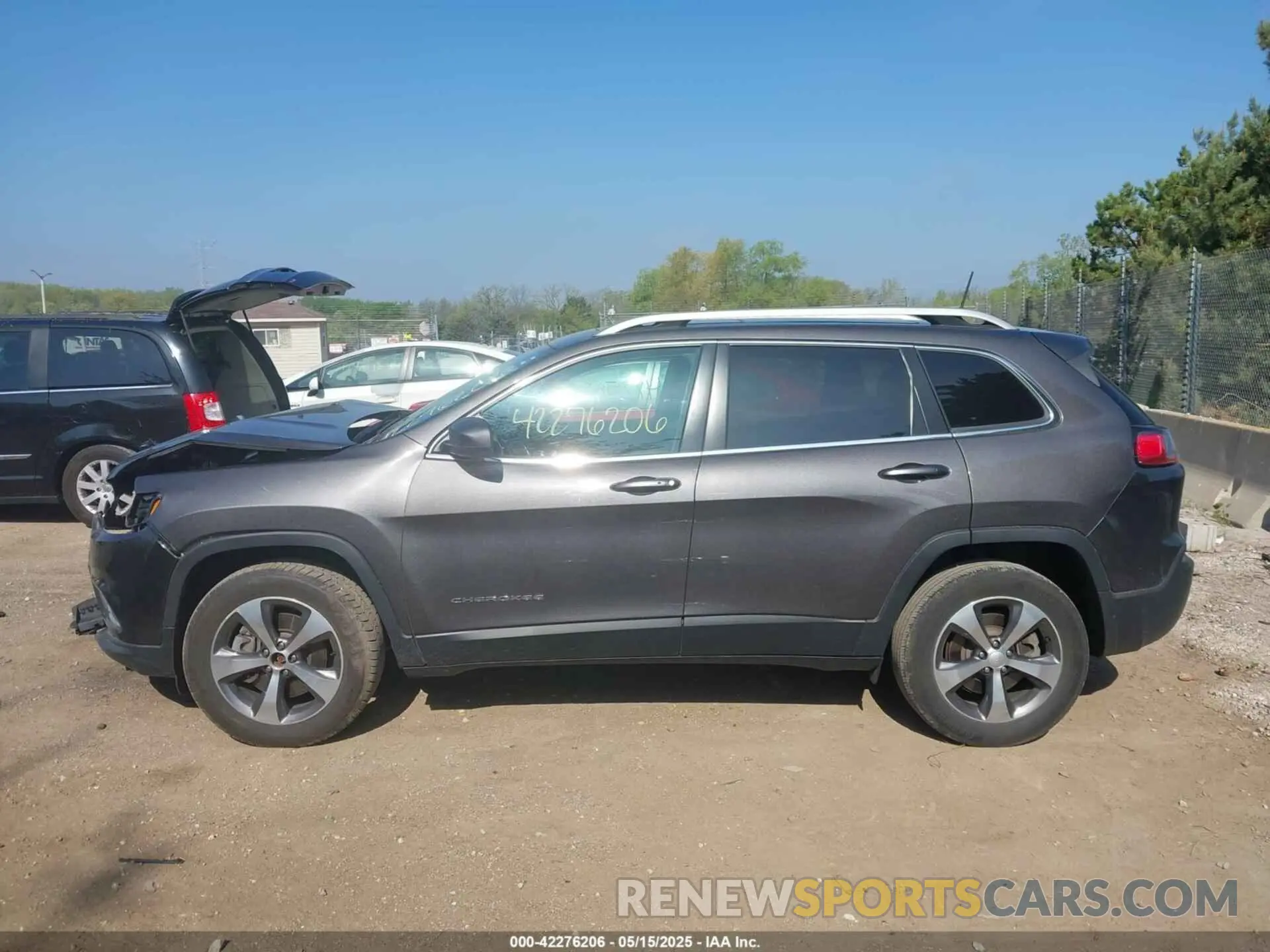 15 Photograph of a damaged car 1C4PJMDX2KD463523 JEEP CHEROKEE 2019