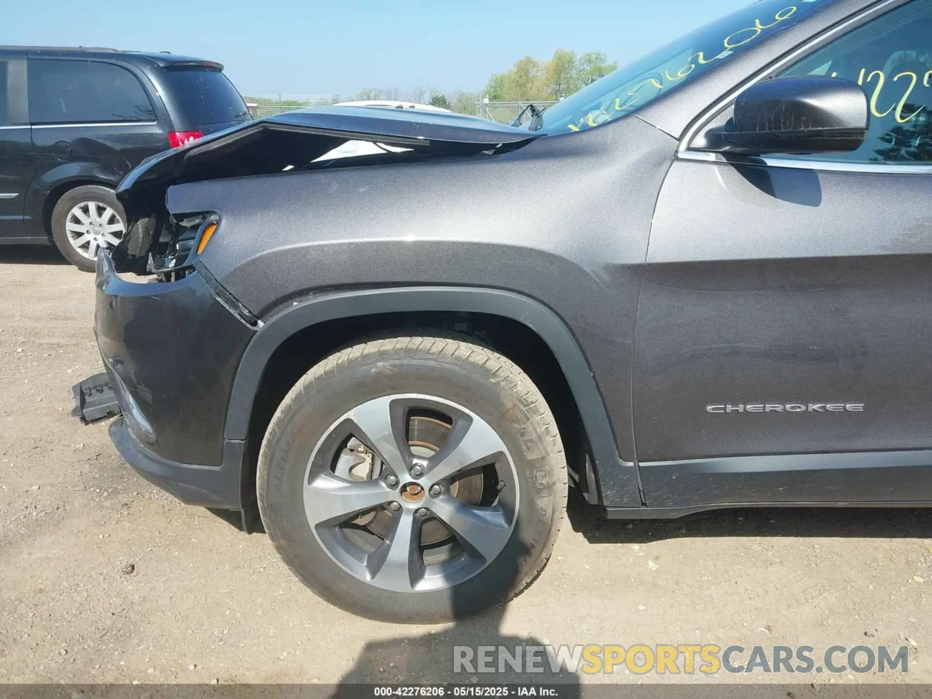 18 Photograph of a damaged car 1C4PJMDX2KD463523 JEEP CHEROKEE 2019