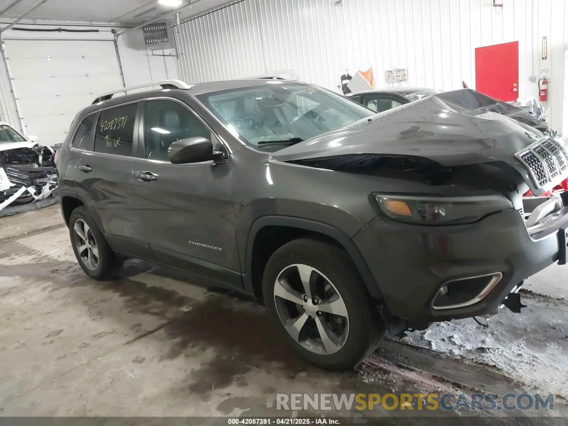1 Photograph of a damaged car 1C4PJMDX2KD467412 JEEP CHEROKEE 2019