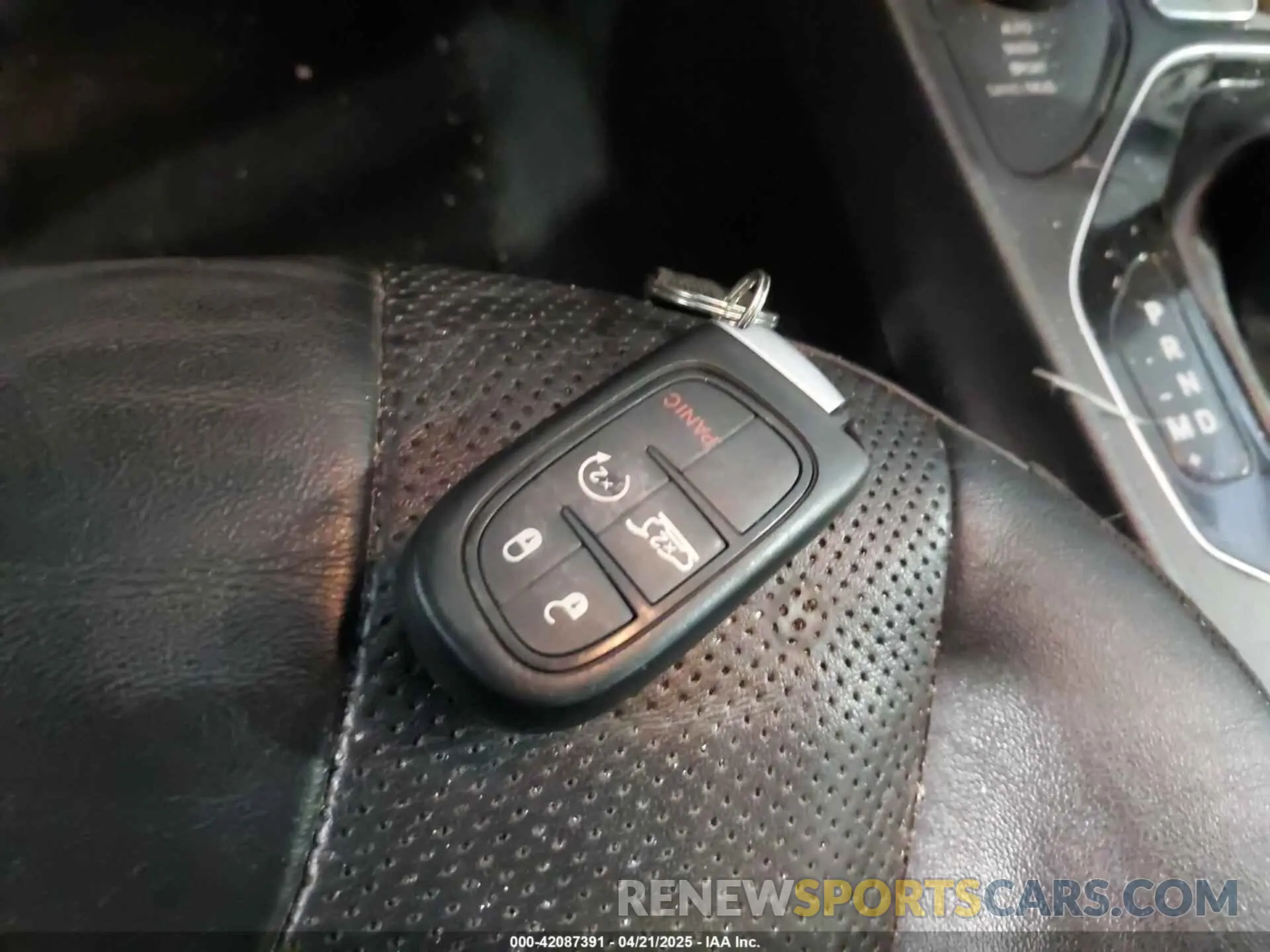 11 Photograph of a damaged car 1C4PJMDX2KD467412 JEEP CHEROKEE 2019