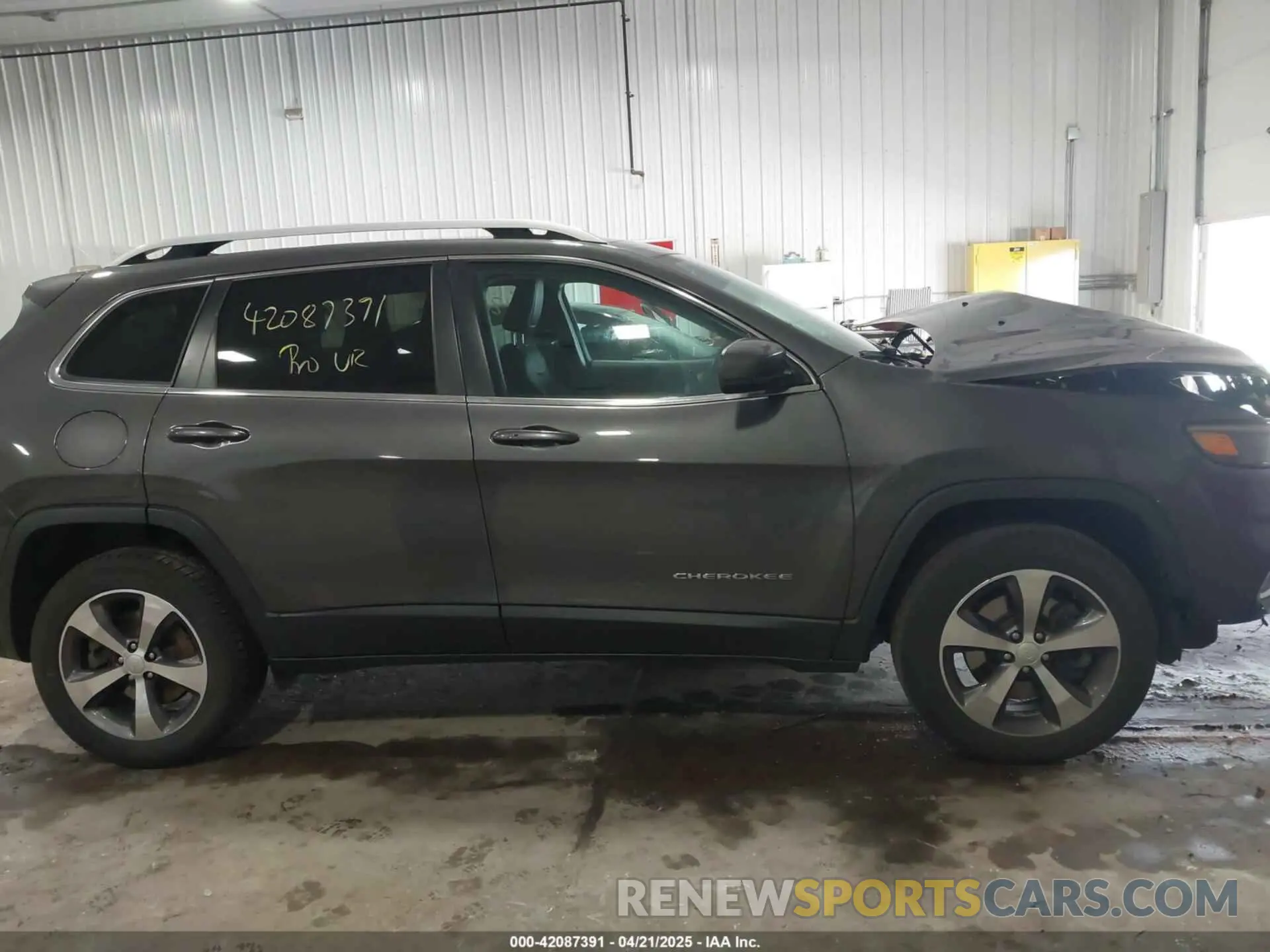13 Photograph of a damaged car 1C4PJMDX2KD467412 JEEP CHEROKEE 2019