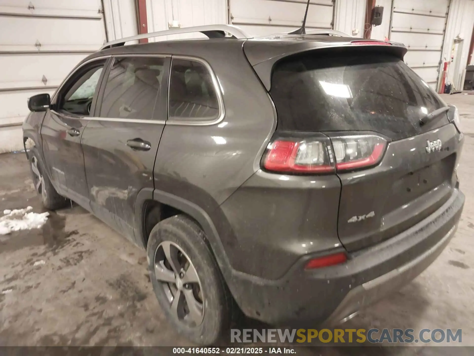 3 Photograph of a damaged car 1C4PJMDX3KD156801 JEEP CHEROKEE 2019