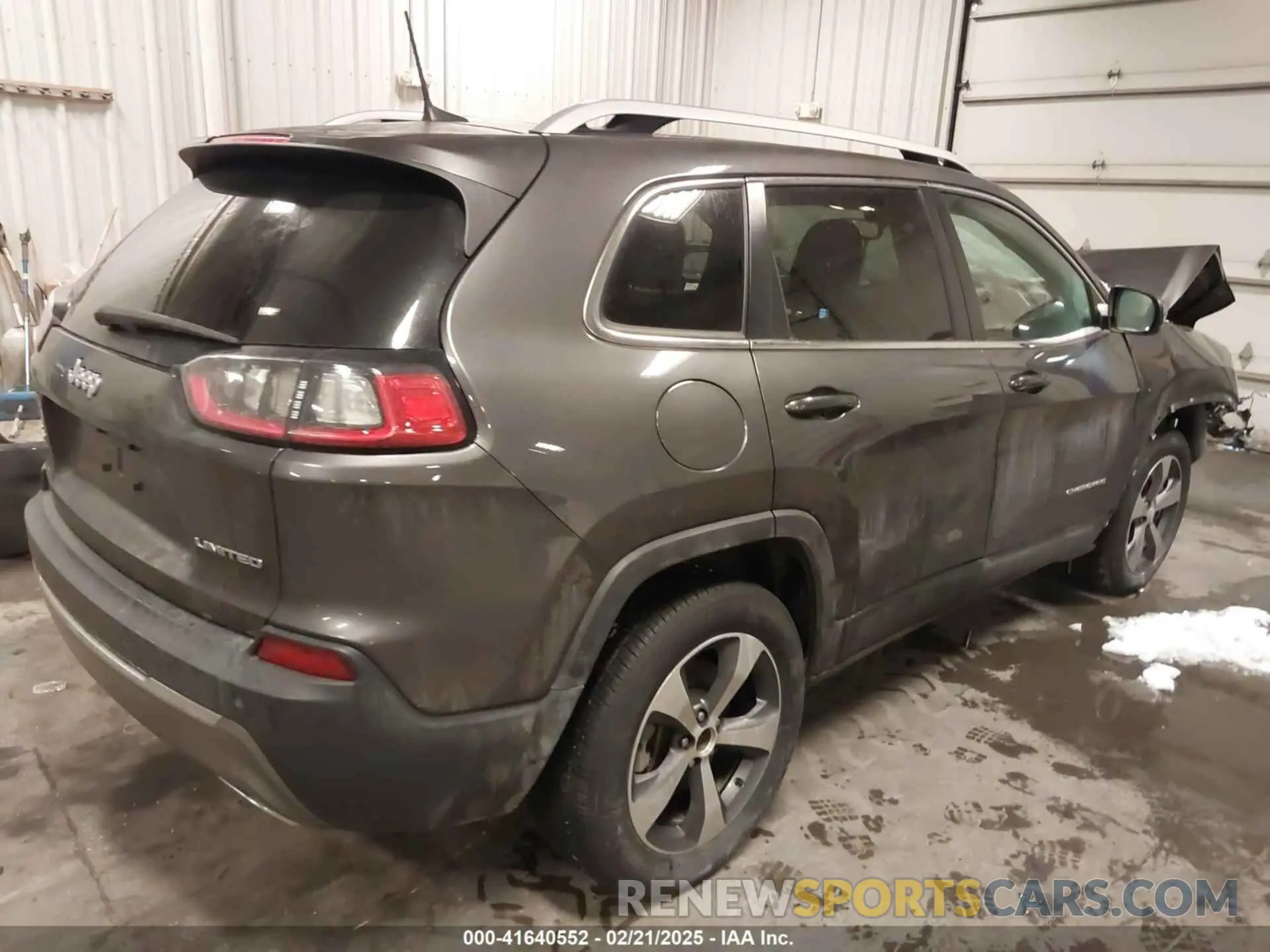 4 Photograph of a damaged car 1C4PJMDX3KD156801 JEEP CHEROKEE 2019