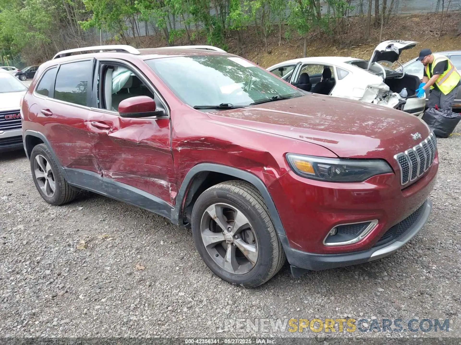 1 Photograph of a damaged car 1C4PJMDX3KD235353 JEEP CHEROKEE 2019
