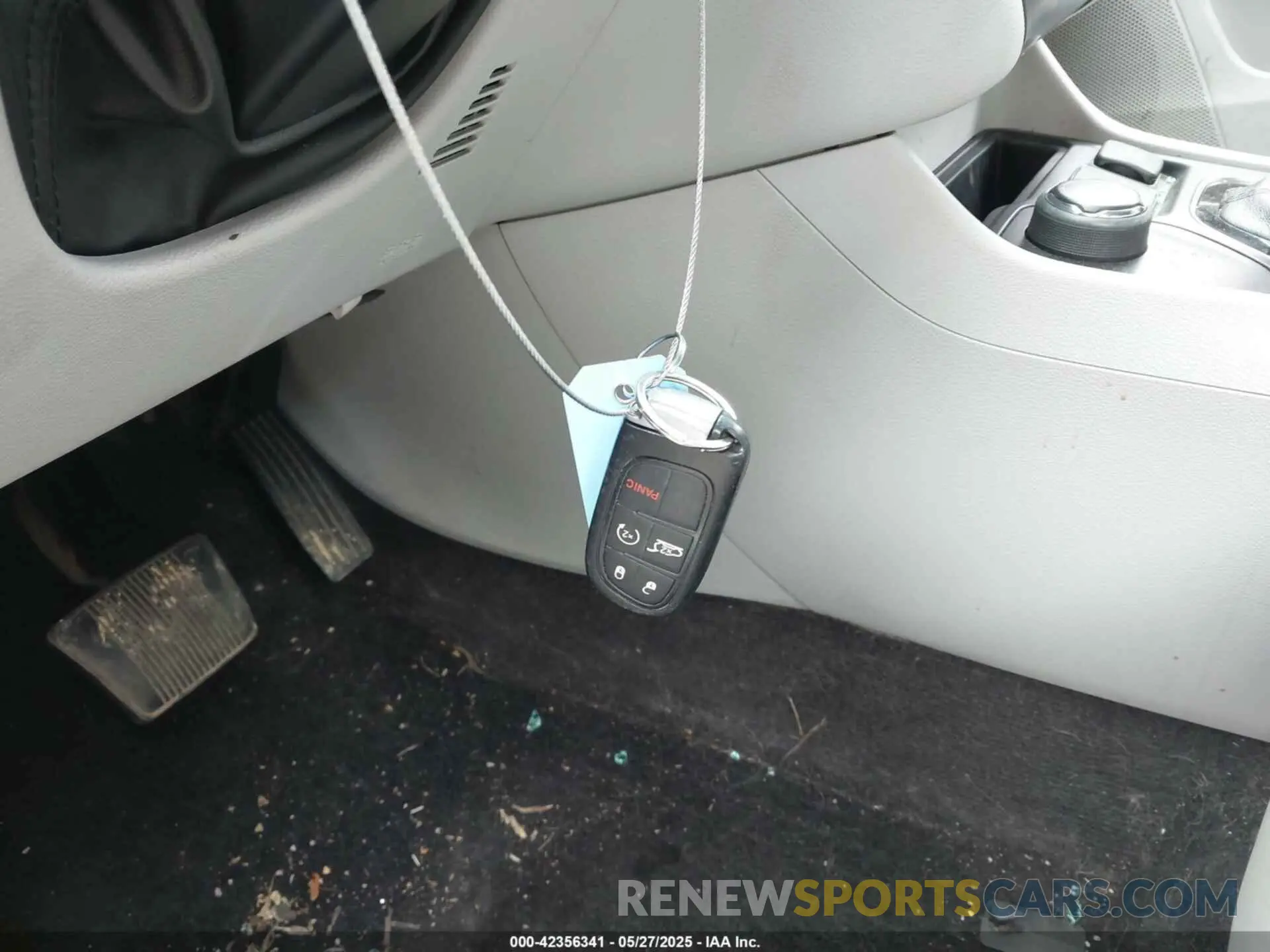 11 Photograph of a damaged car 1C4PJMDX3KD235353 JEEP CHEROKEE 2019