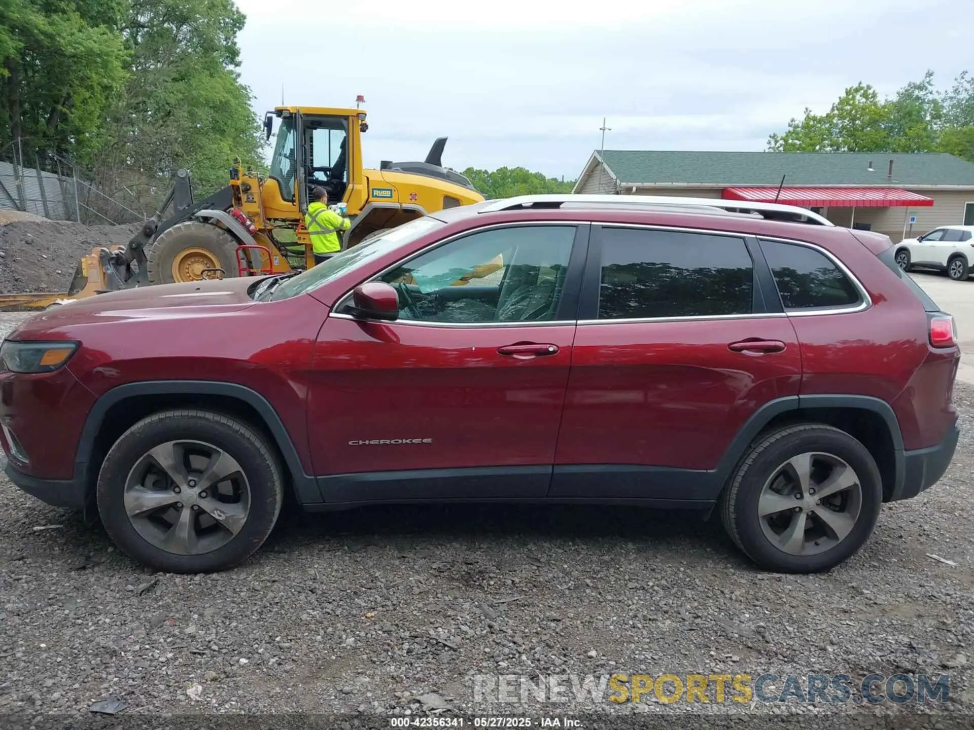 14 Photograph of a damaged car 1C4PJMDX3KD235353 JEEP CHEROKEE 2019