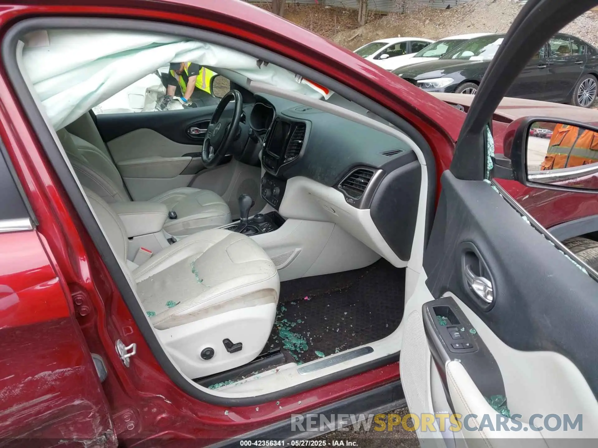 5 Photograph of a damaged car 1C4PJMDX3KD235353 JEEP CHEROKEE 2019