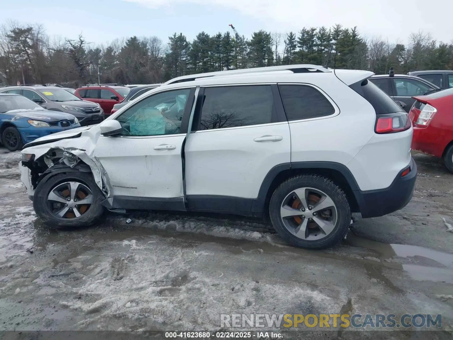 14 Photograph of a damaged car 1C4PJMDX3KD441353 JEEP CHEROKEE 2019