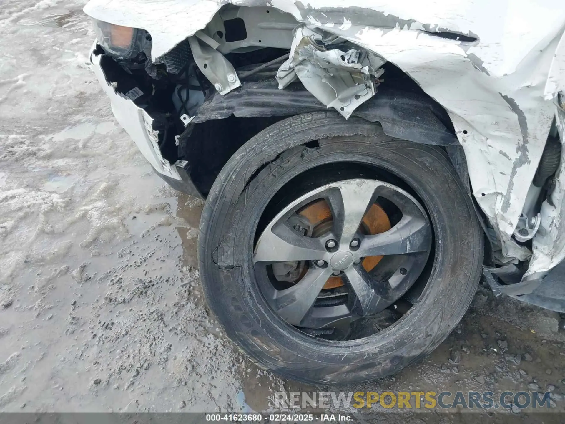 18 Photograph of a damaged car 1C4PJMDX3KD441353 JEEP CHEROKEE 2019