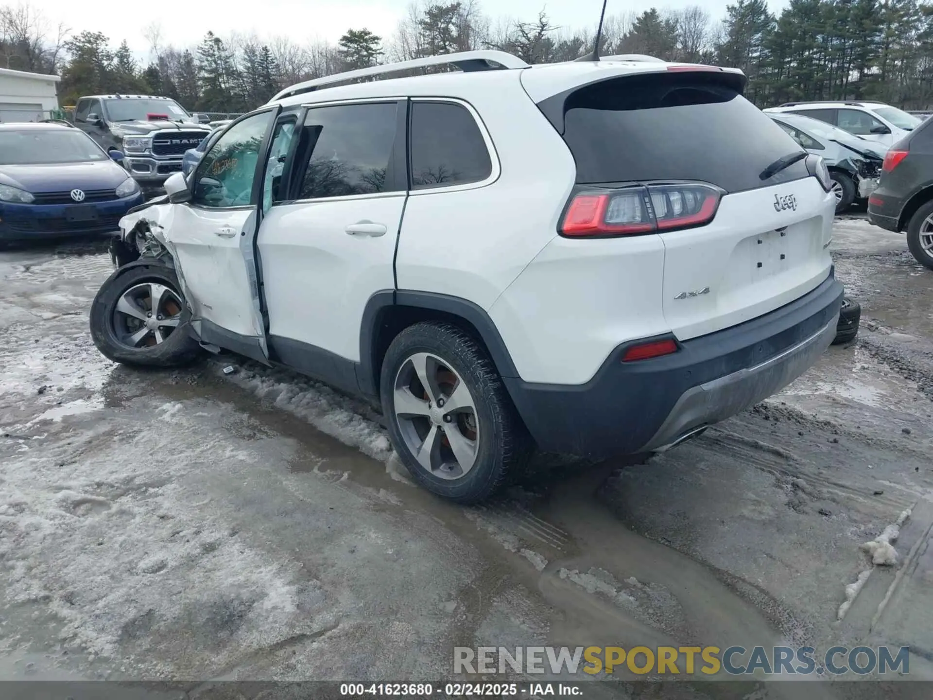 3 Photograph of a damaged car 1C4PJMDX3KD441353 JEEP CHEROKEE 2019