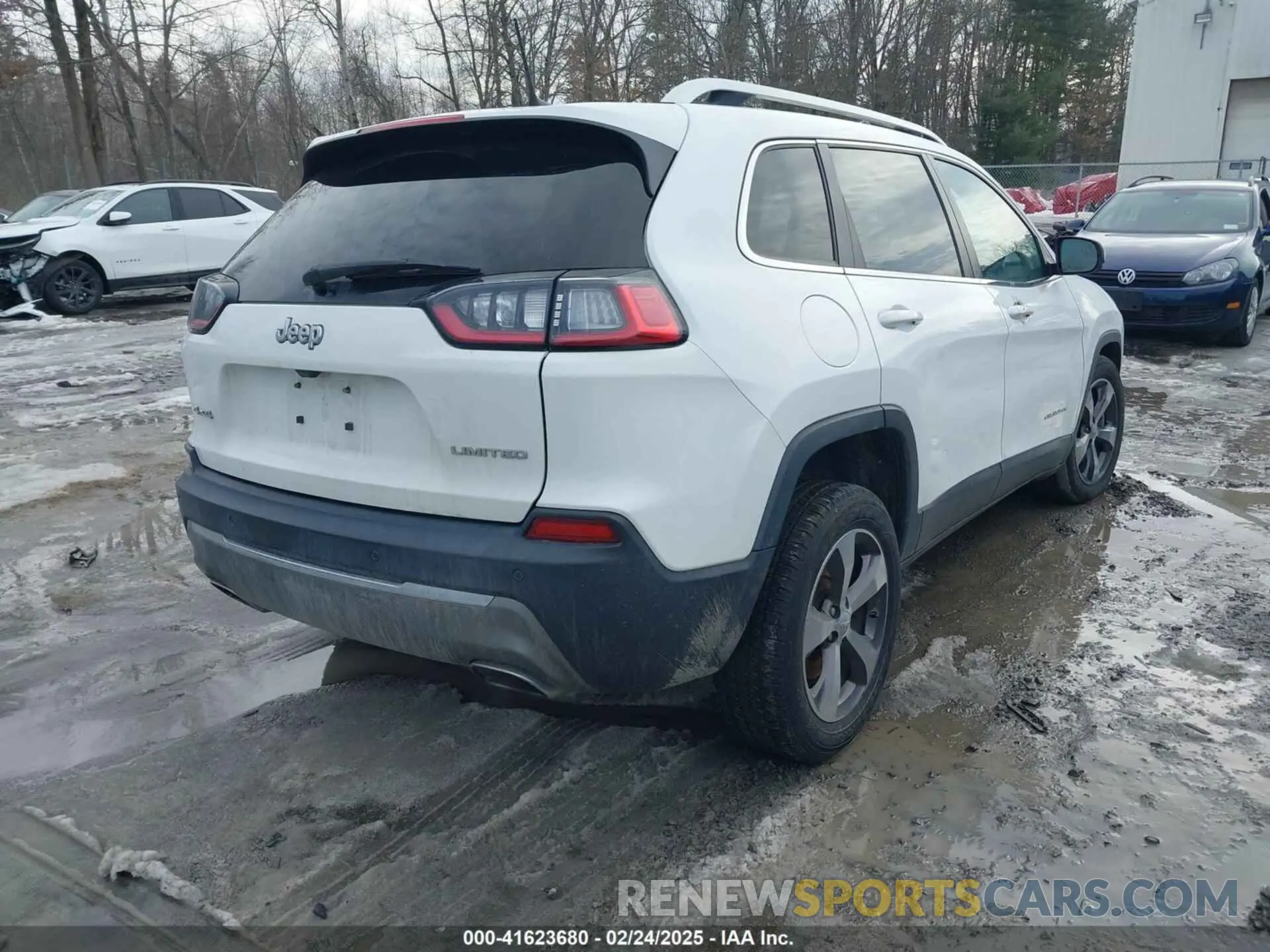 4 Photograph of a damaged car 1C4PJMDX3KD441353 JEEP CHEROKEE 2019