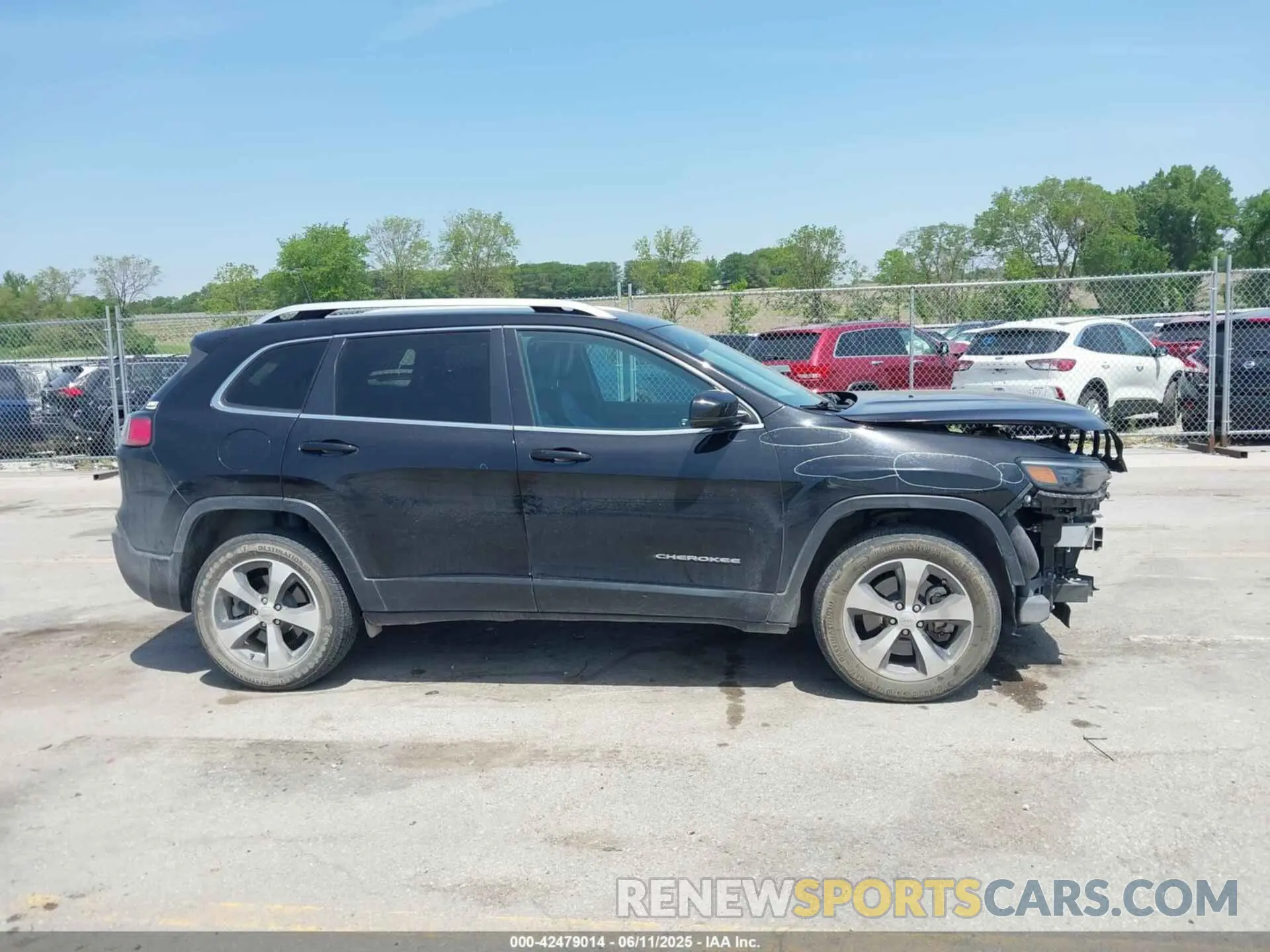 14 Photograph of a damaged car 1C4PJMDX3KD441868 JEEP CHEROKEE 2019