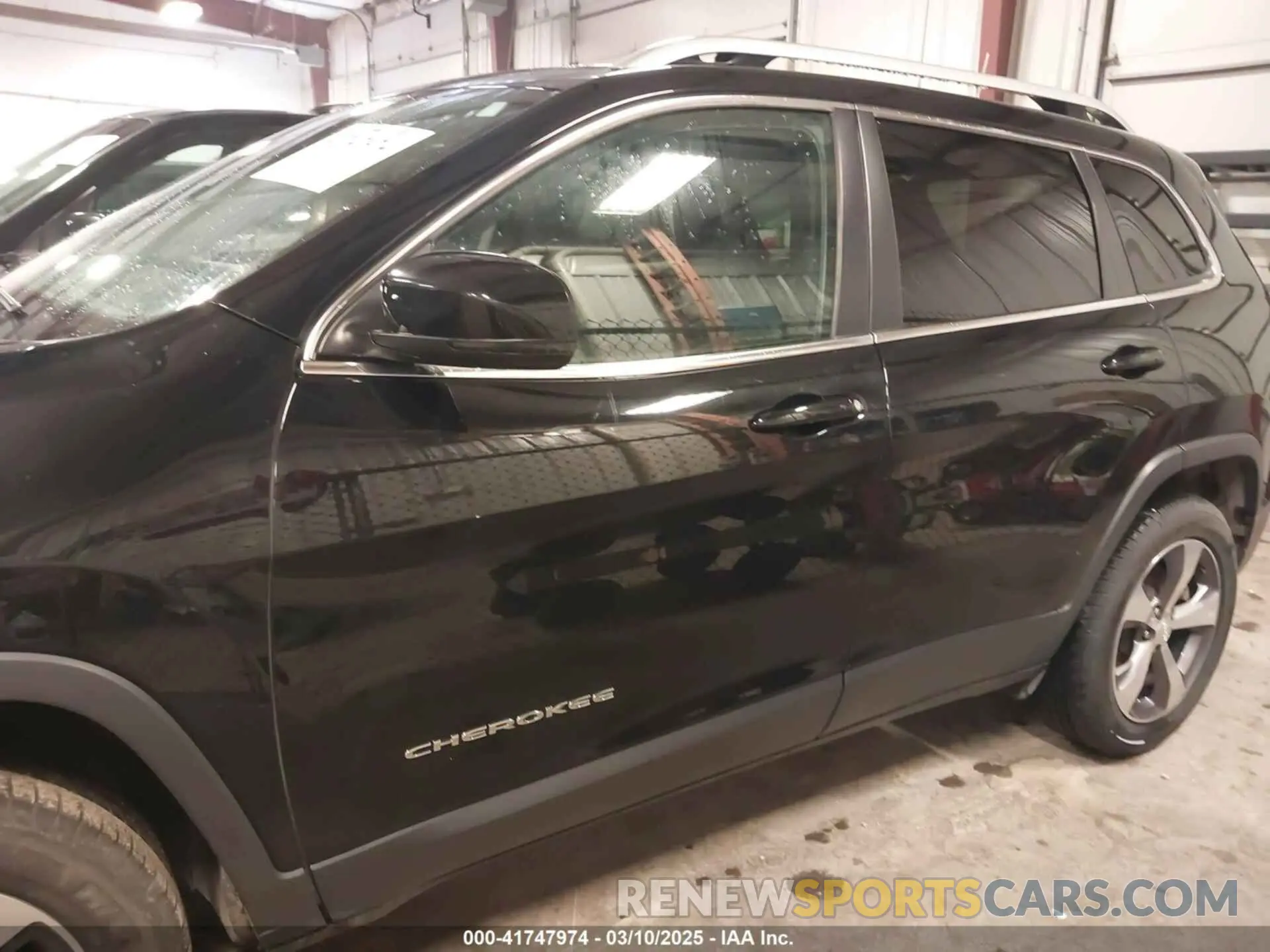 14 Photograph of a damaged car 1C4PJMDX3KD447038 JEEP CHEROKEE 2019