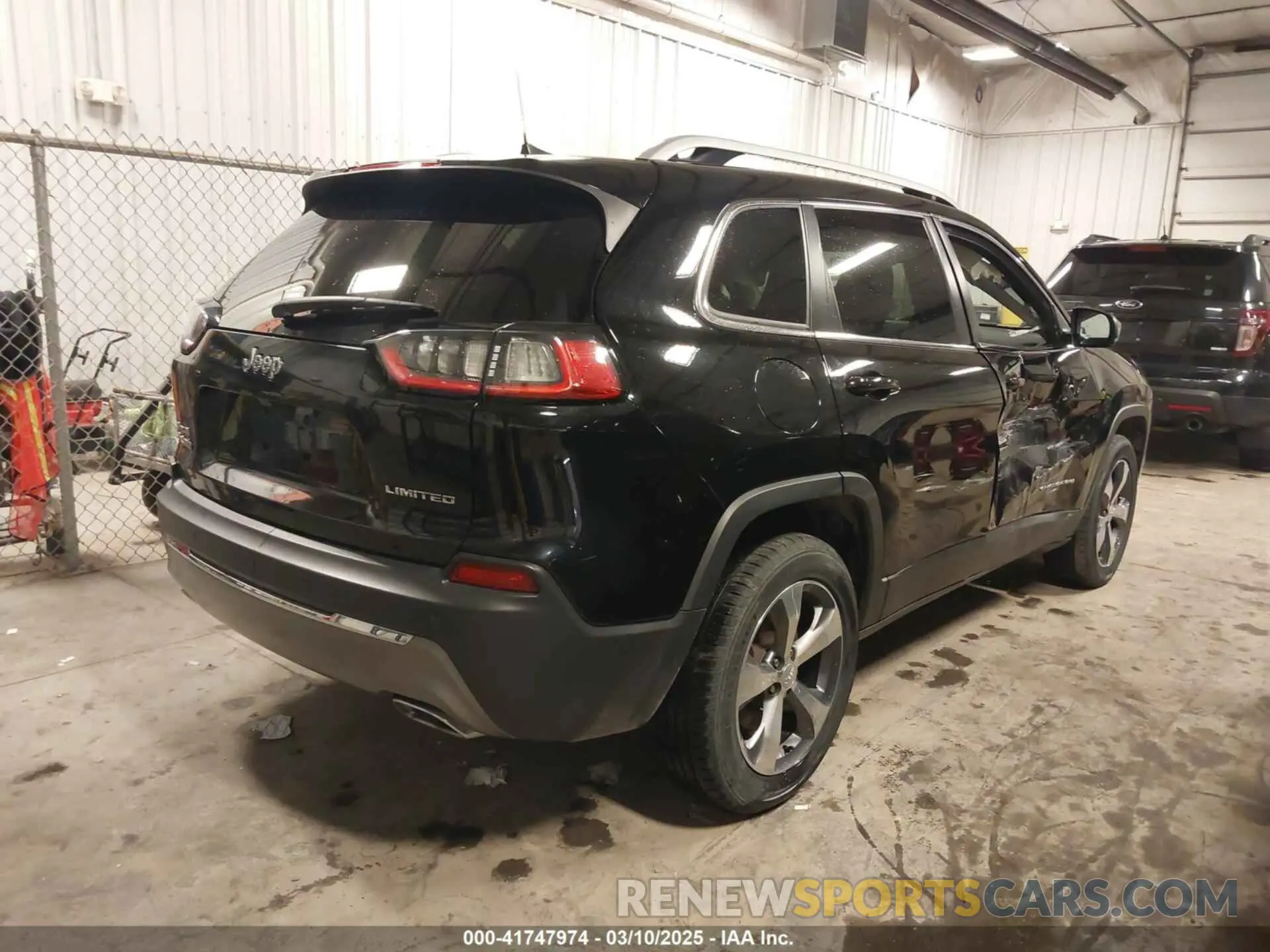 4 Photograph of a damaged car 1C4PJMDX3KD447038 JEEP CHEROKEE 2019
