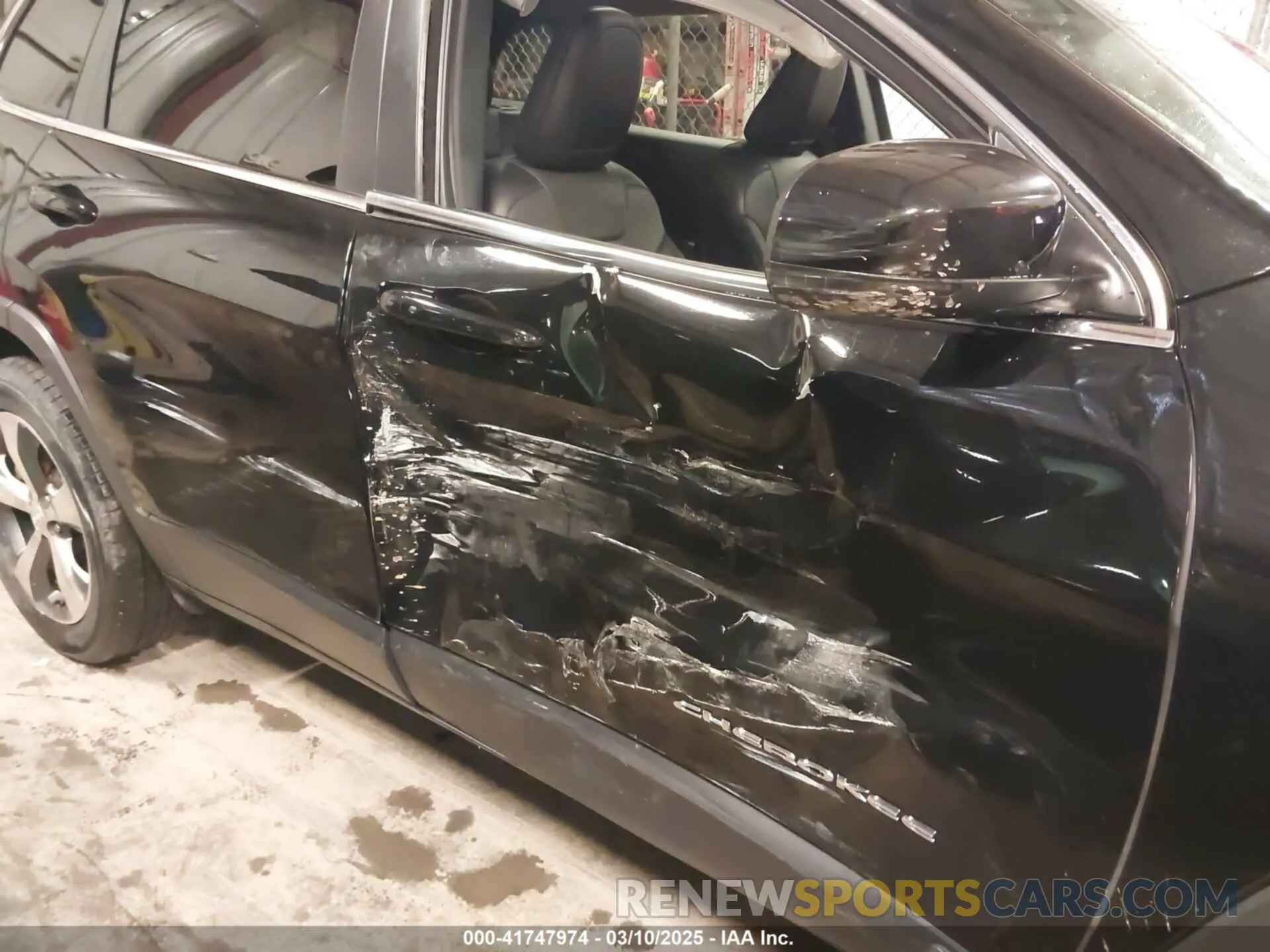 6 Photograph of a damaged car 1C4PJMDX3KD447038 JEEP CHEROKEE 2019