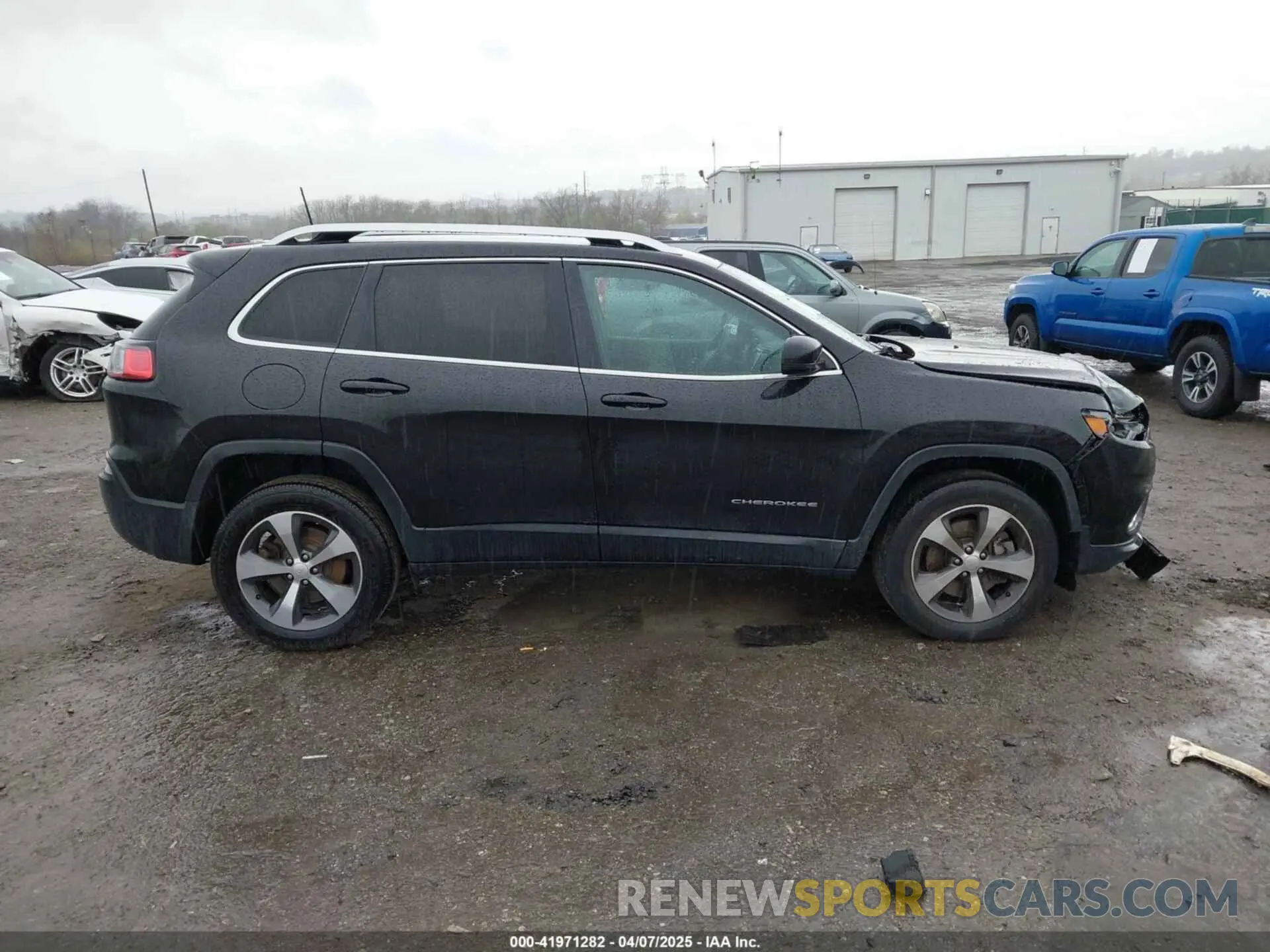 14 Photograph of a damaged car 1C4PJMDX4KD251190 JEEP CHEROKEE 2019