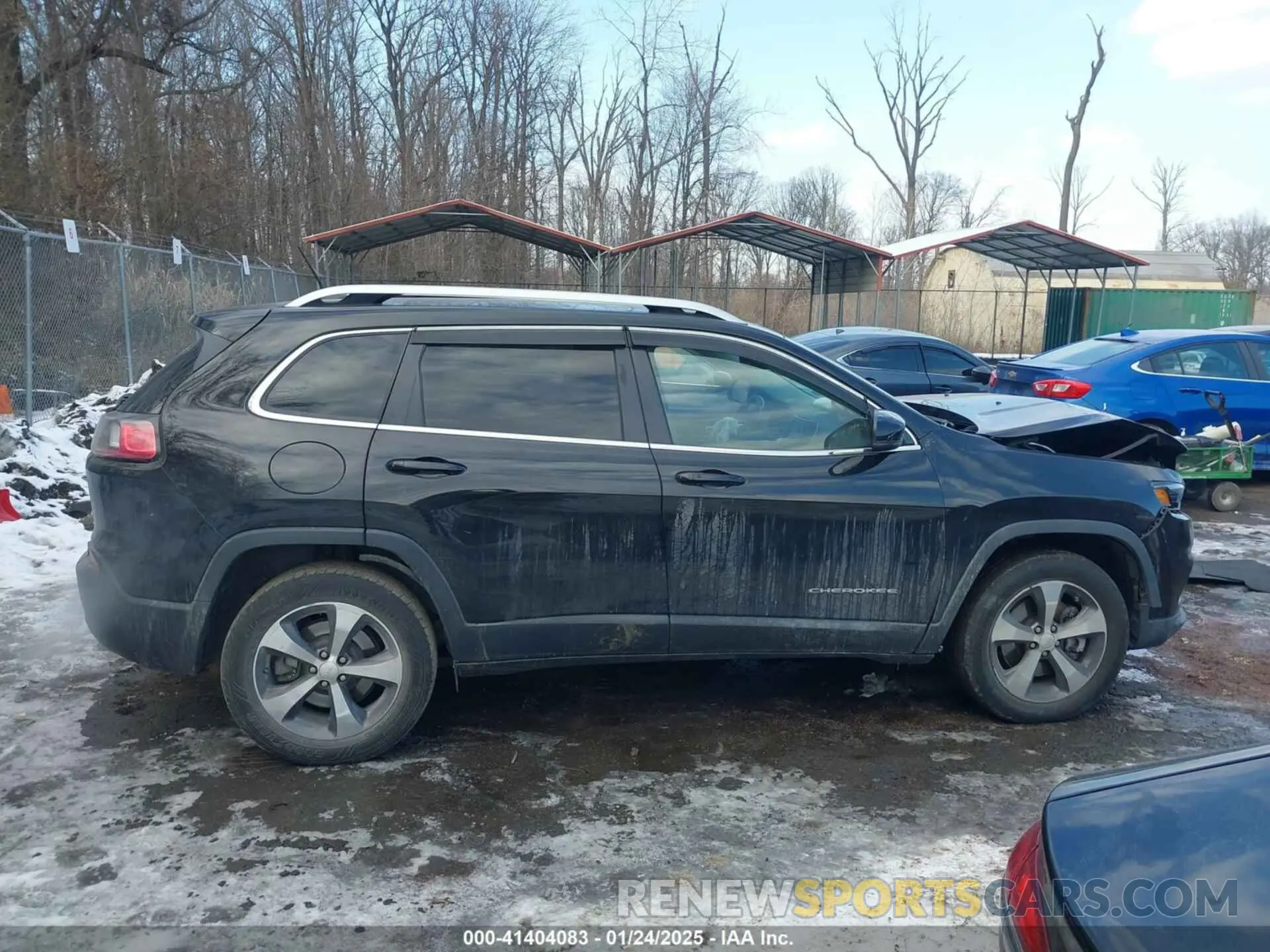 13 Photograph of a damaged car 1C4PJMDX4KD303952 JEEP CHEROKEE 2019