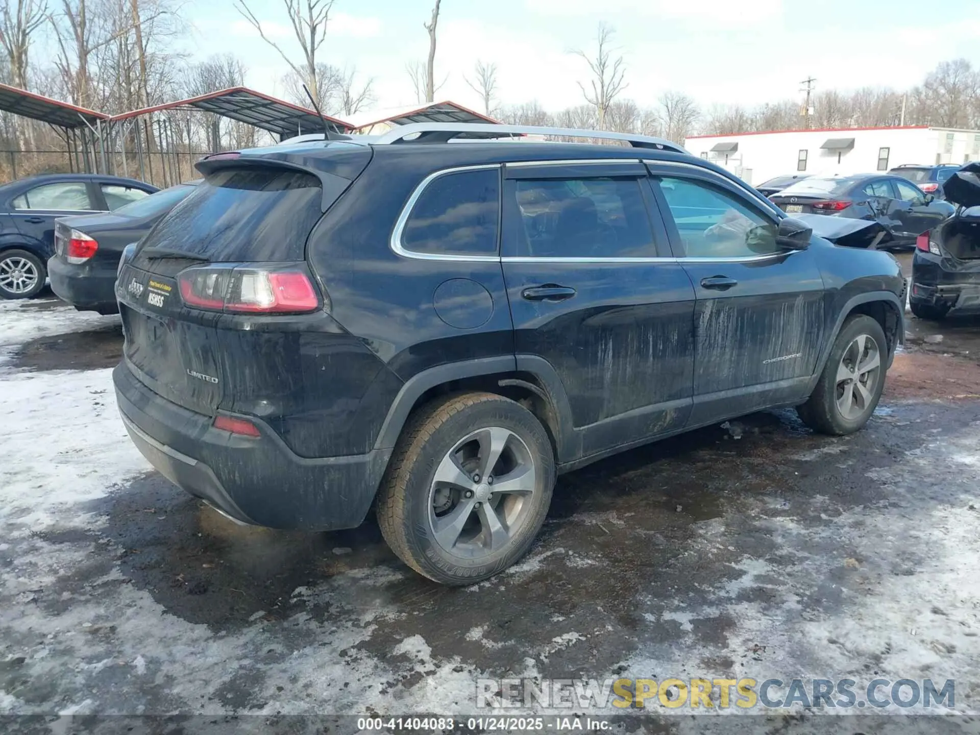 4 Photograph of a damaged car 1C4PJMDX4KD303952 JEEP CHEROKEE 2019