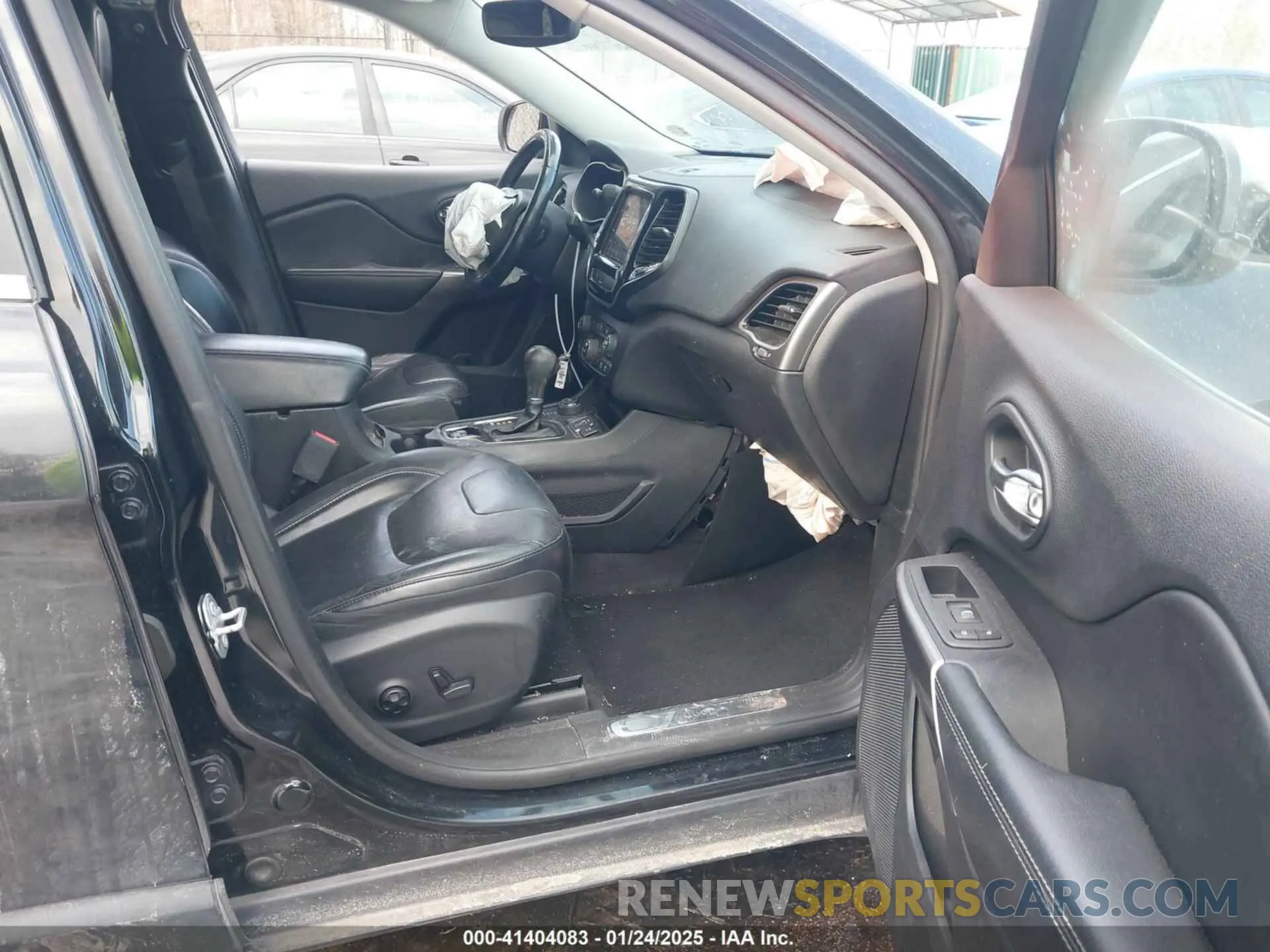 5 Photograph of a damaged car 1C4PJMDX4KD303952 JEEP CHEROKEE 2019