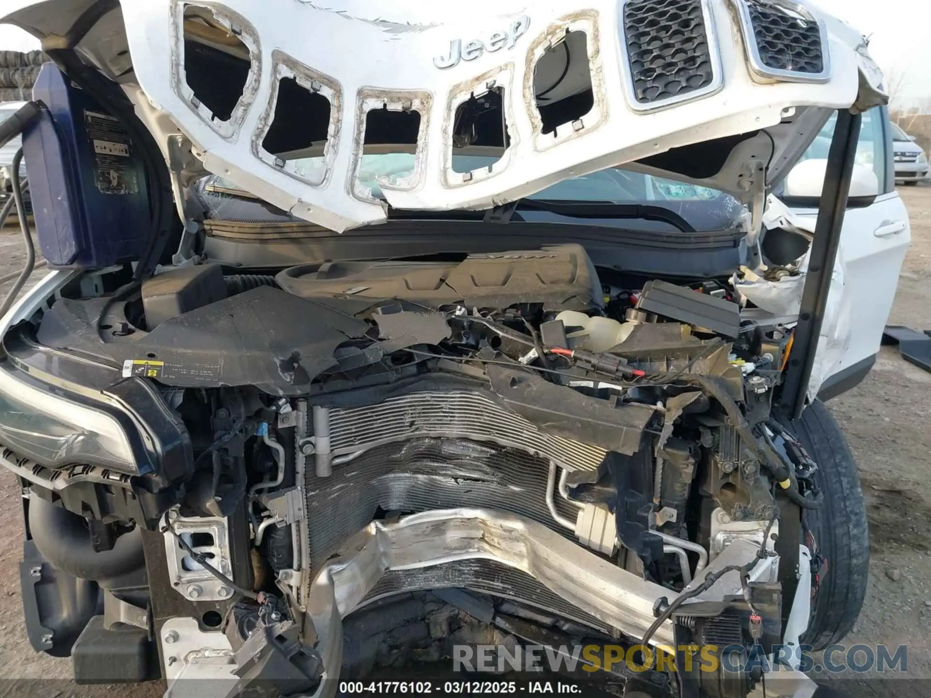 10 Photograph of a damaged car 1C4PJMDX4KD382829 JEEP CHEROKEE 2019