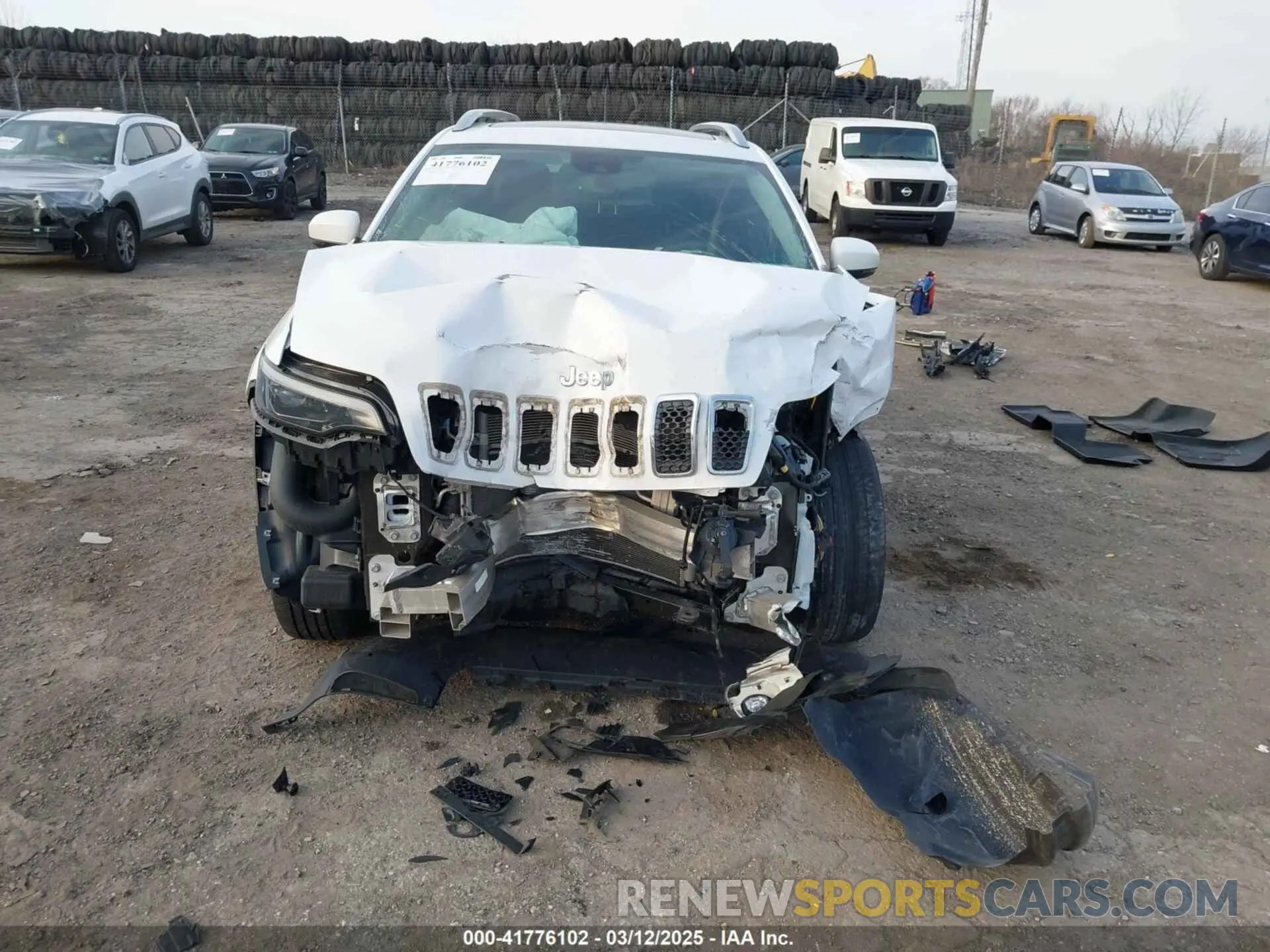 13 Photograph of a damaged car 1C4PJMDX4KD382829 JEEP CHEROKEE 2019