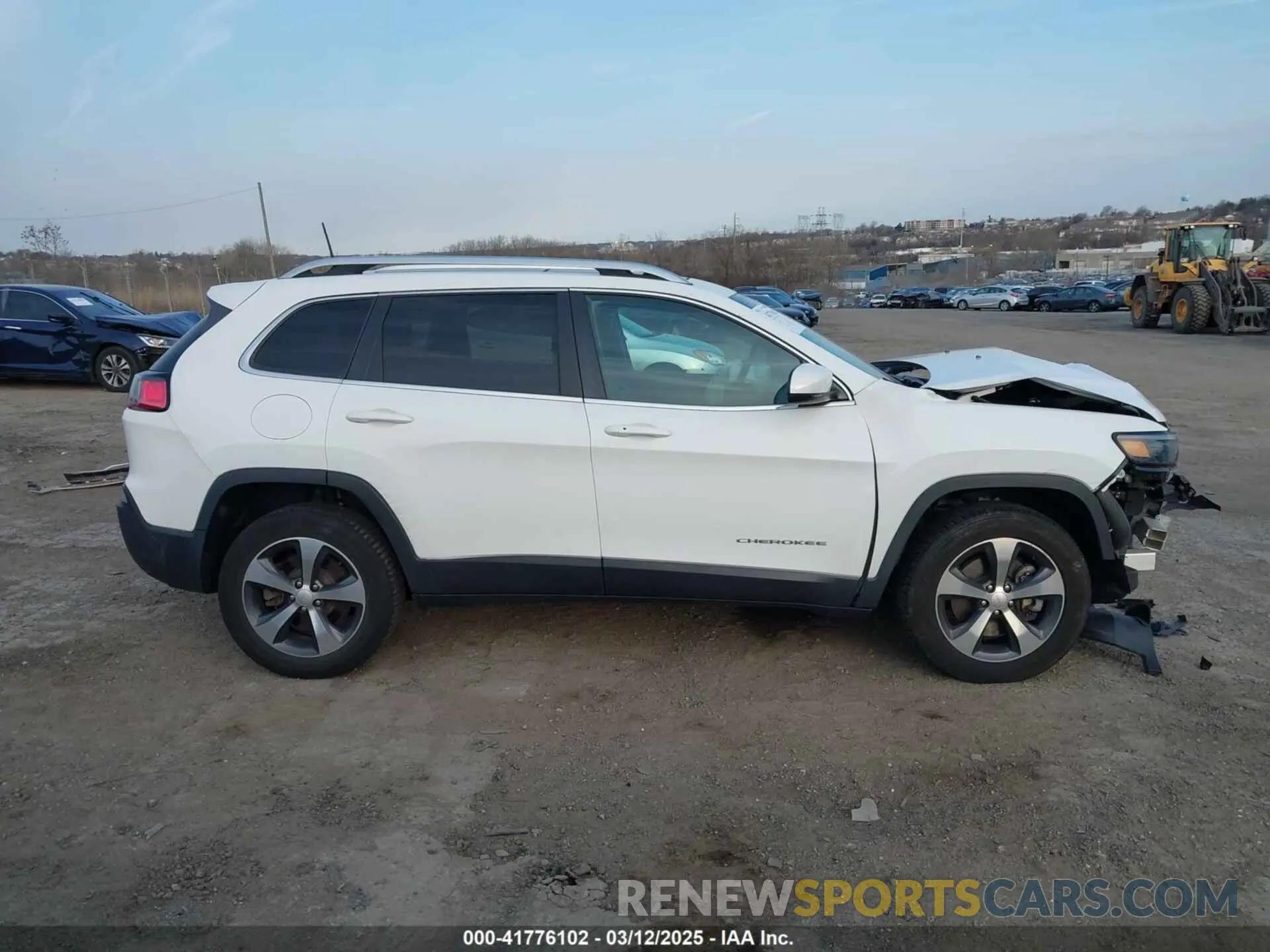 14 Photograph of a damaged car 1C4PJMDX4KD382829 JEEP CHEROKEE 2019
