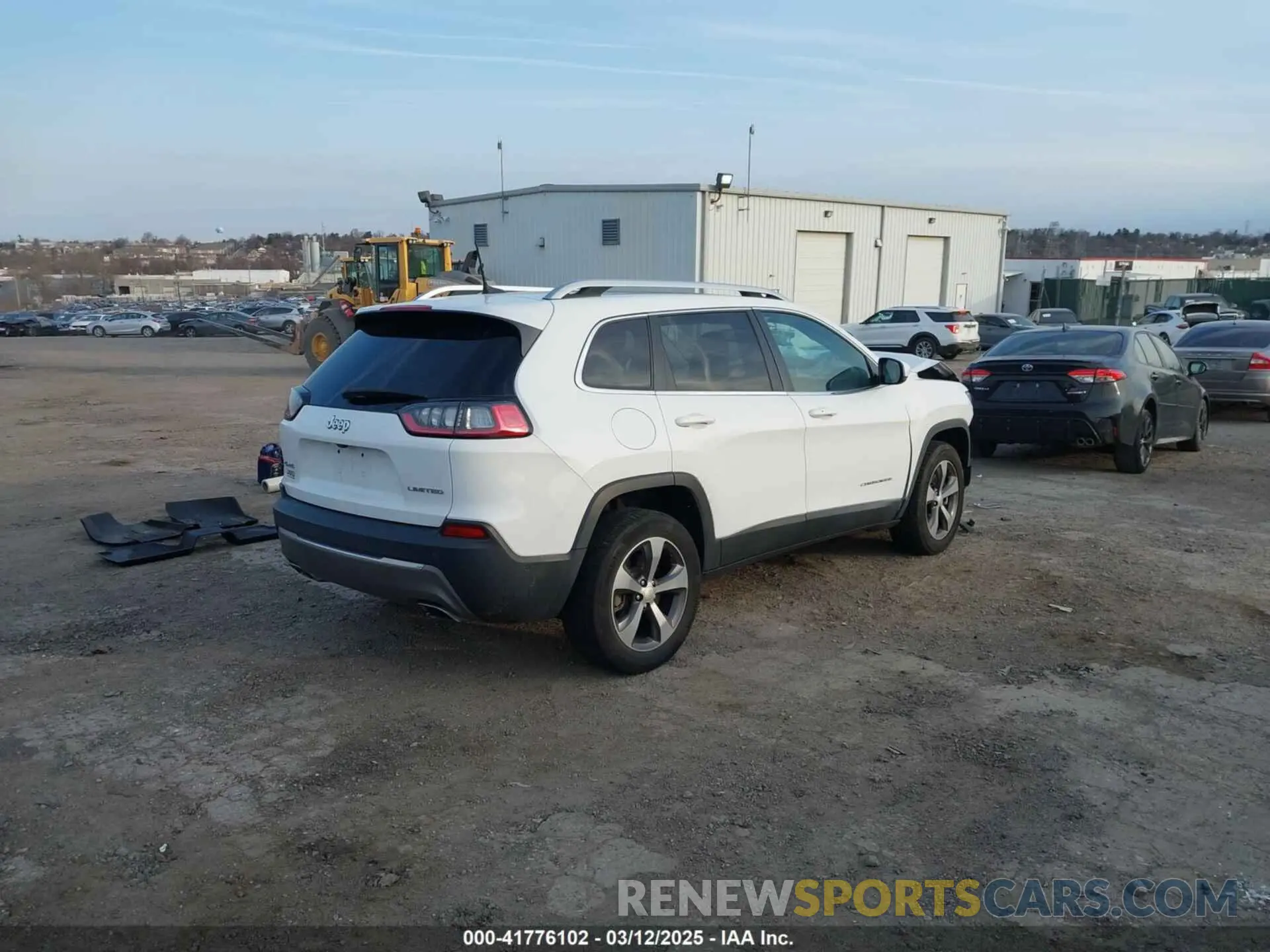 4 Photograph of a damaged car 1C4PJMDX4KD382829 JEEP CHEROKEE 2019
