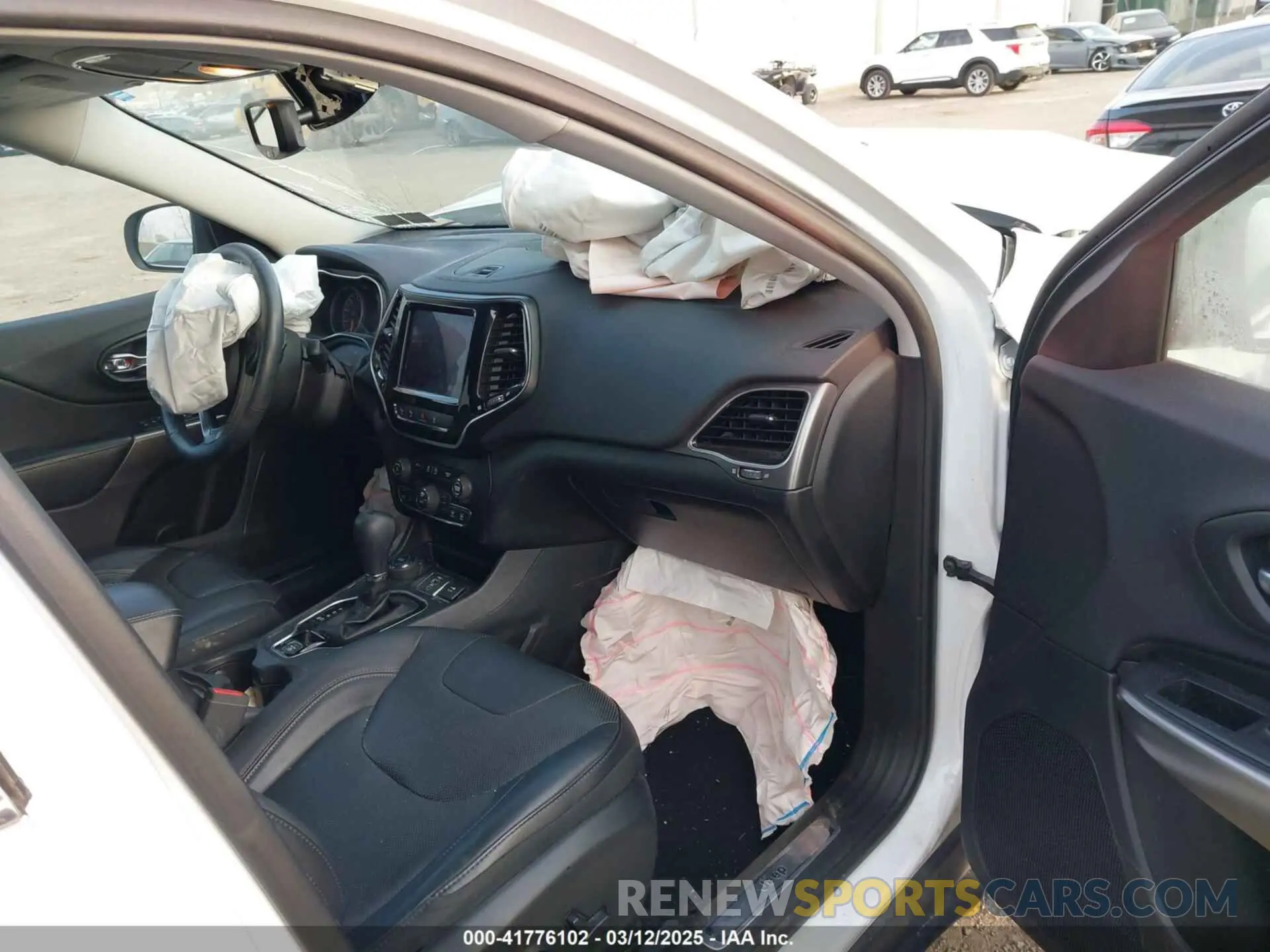 5 Photograph of a damaged car 1C4PJMDX4KD382829 JEEP CHEROKEE 2019