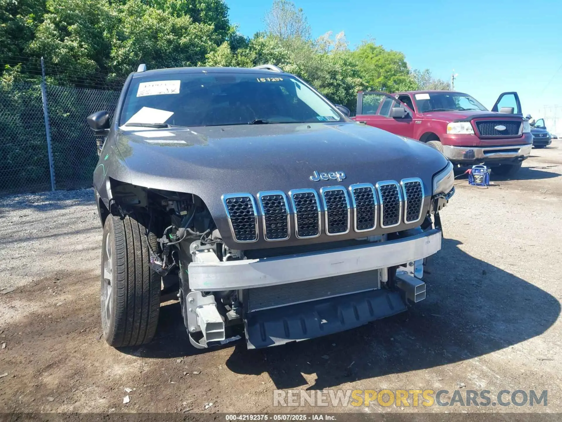 19 Photograph of a damaged car 1C4PJMDX5KD157237 JEEP CHEROKEE 2019