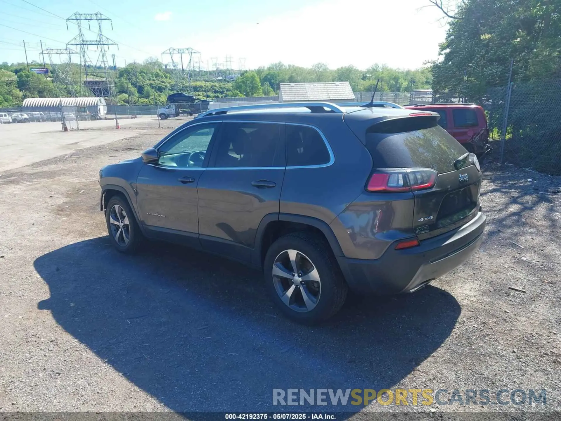 3 Photograph of a damaged car 1C4PJMDX5KD157237 JEEP CHEROKEE 2019