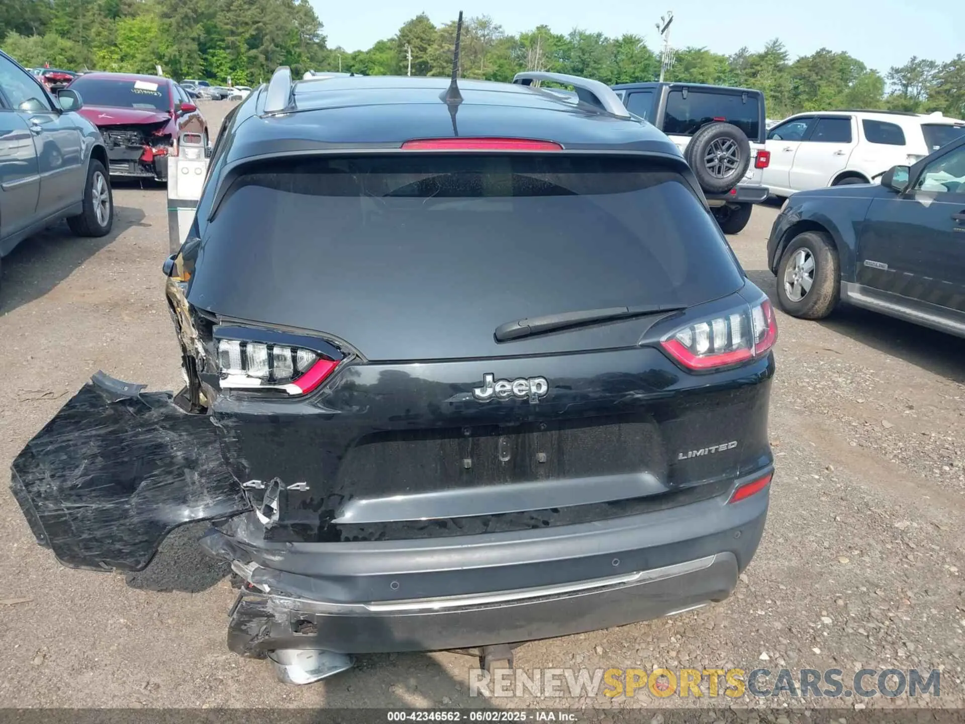 15 Photograph of a damaged car 1C4PJMDX5KD200135 JEEP CHEROKEE 2019