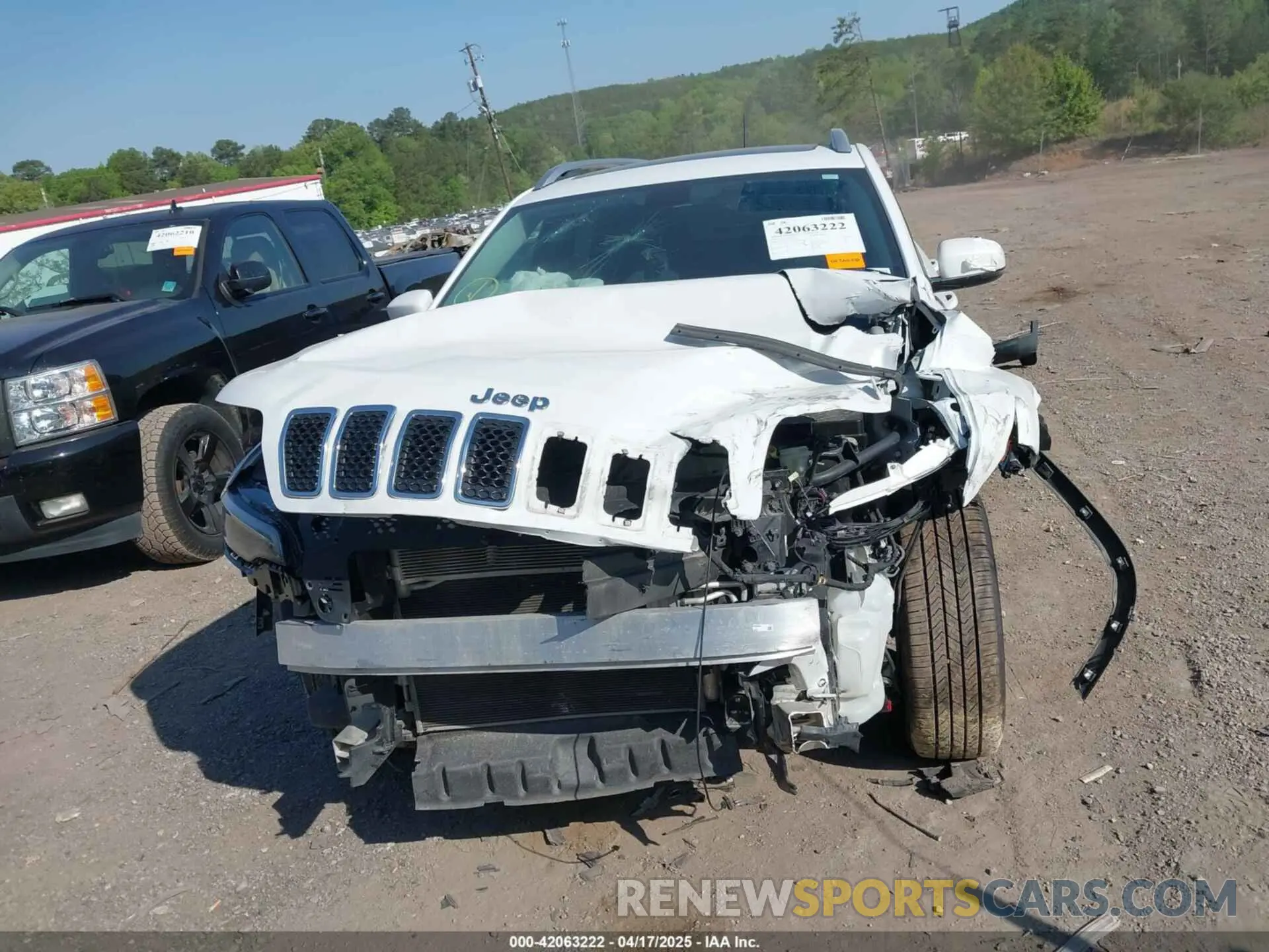 12 Photograph of a damaged car 1C4PJMDX5KD305788 JEEP CHEROKEE 2019