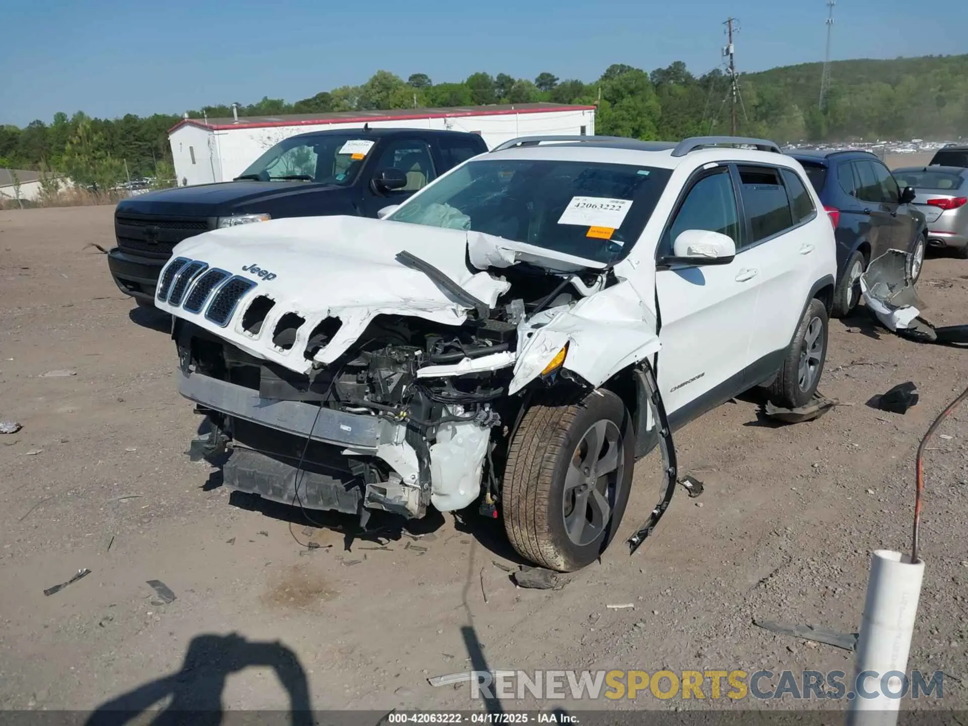 2 Photograph of a damaged car 1C4PJMDX5KD305788 JEEP CHEROKEE 2019