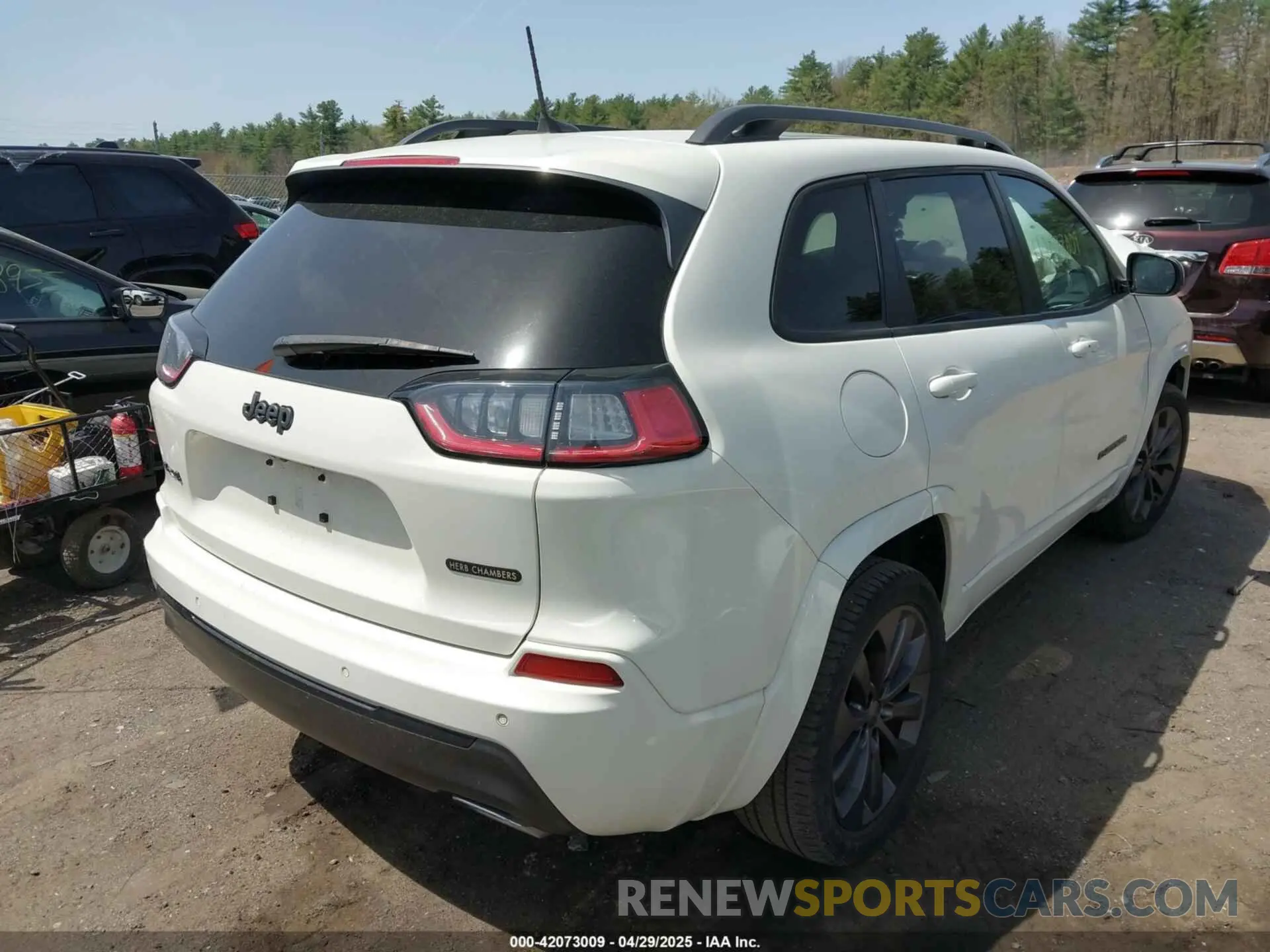 4 Photograph of a damaged car 1C4PJMDX5KD451379 JEEP CHEROKEE 2019