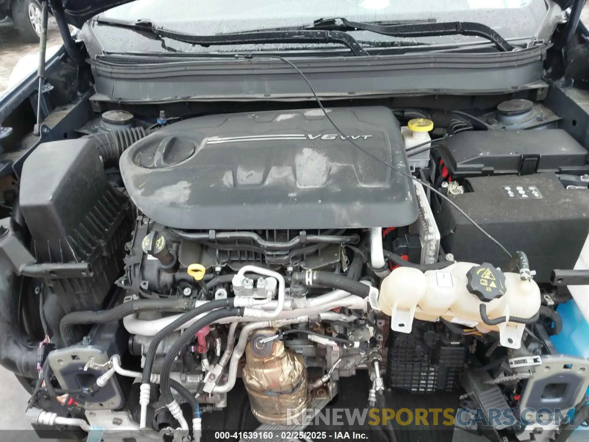 10 Photograph of a damaged car 1C4PJMDX5KD470482 JEEP CHEROKEE 2019
