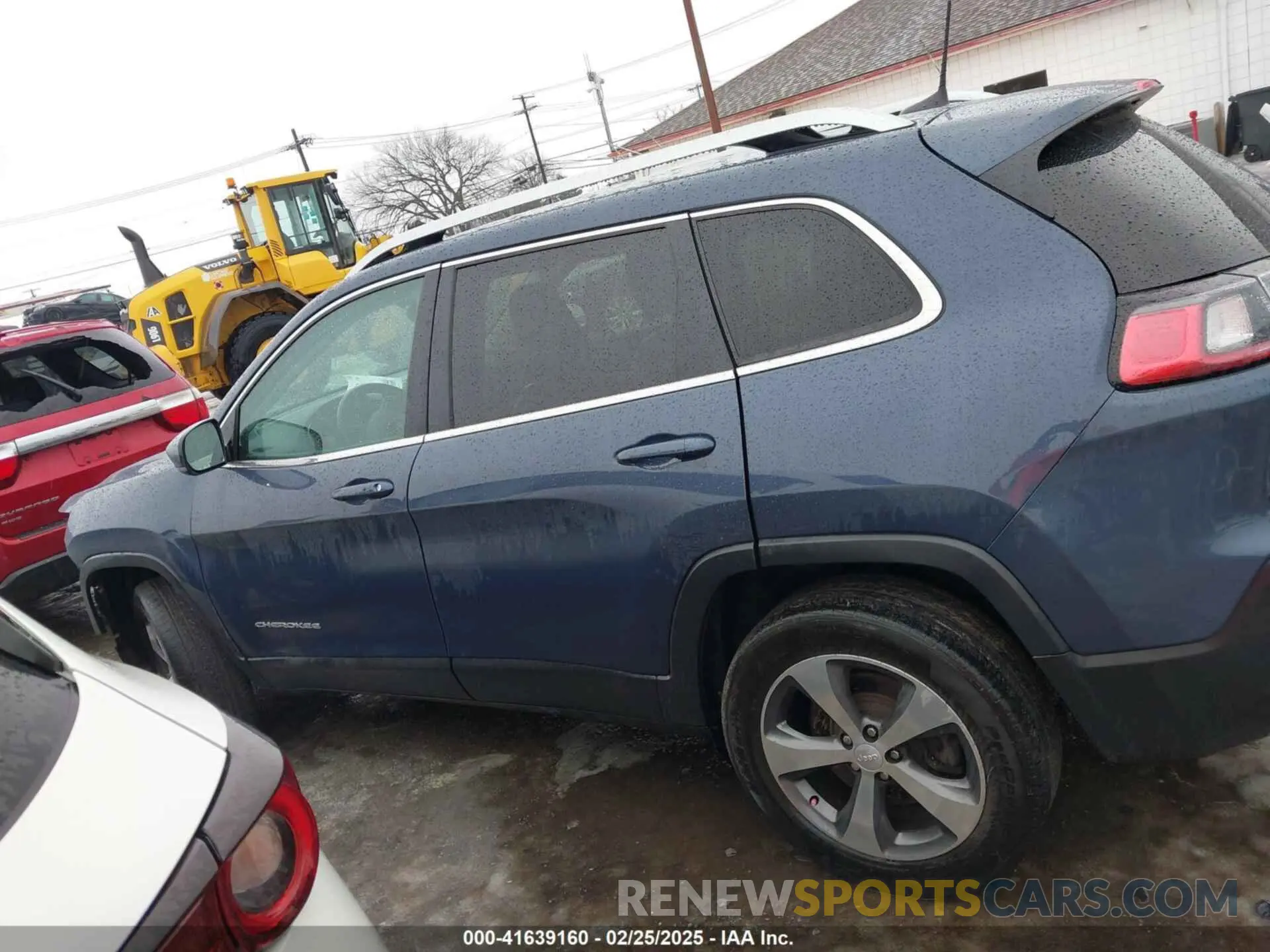 14 Photograph of a damaged car 1C4PJMDX5KD470482 JEEP CHEROKEE 2019