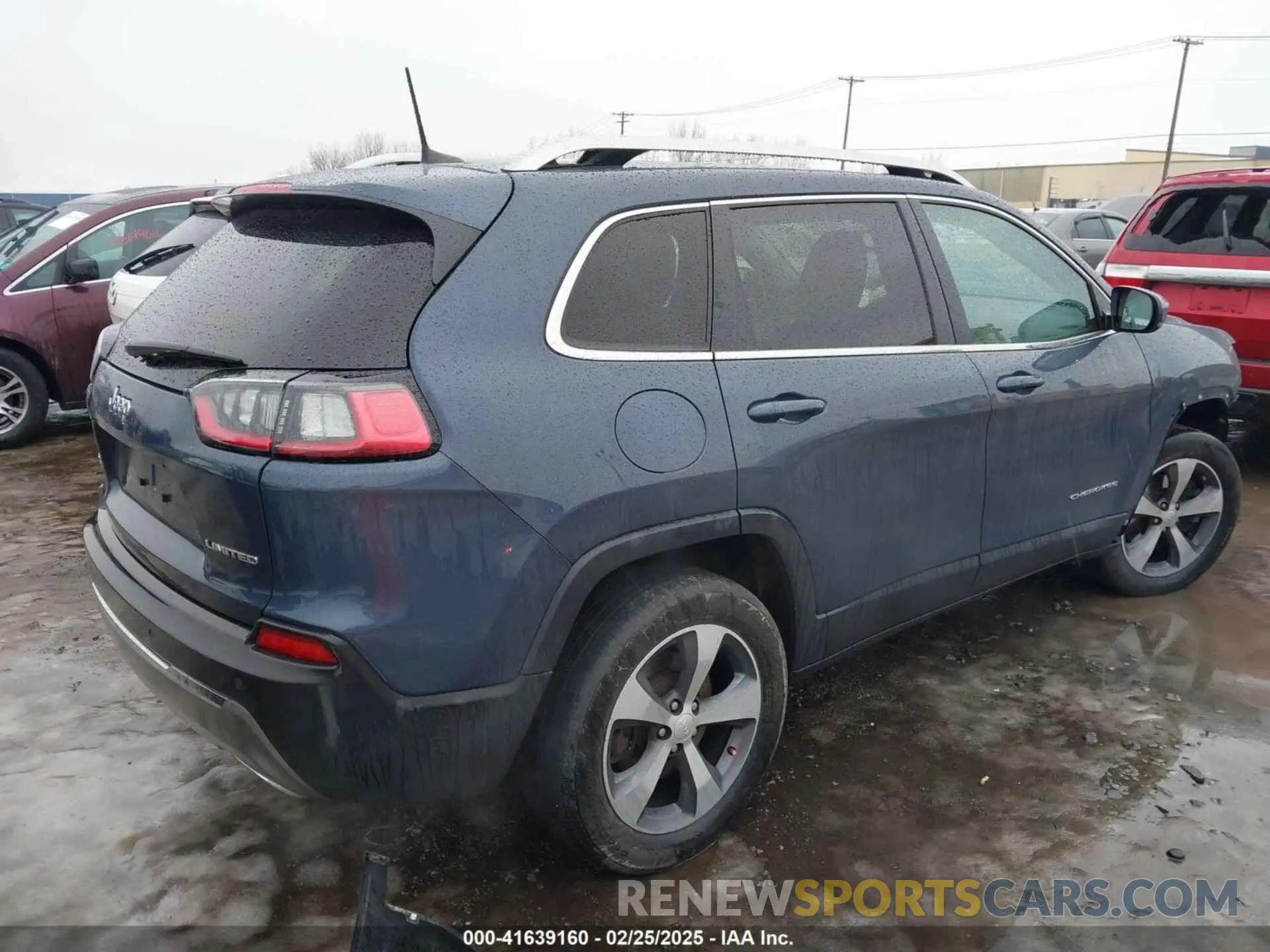 4 Photograph of a damaged car 1C4PJMDX5KD470482 JEEP CHEROKEE 2019