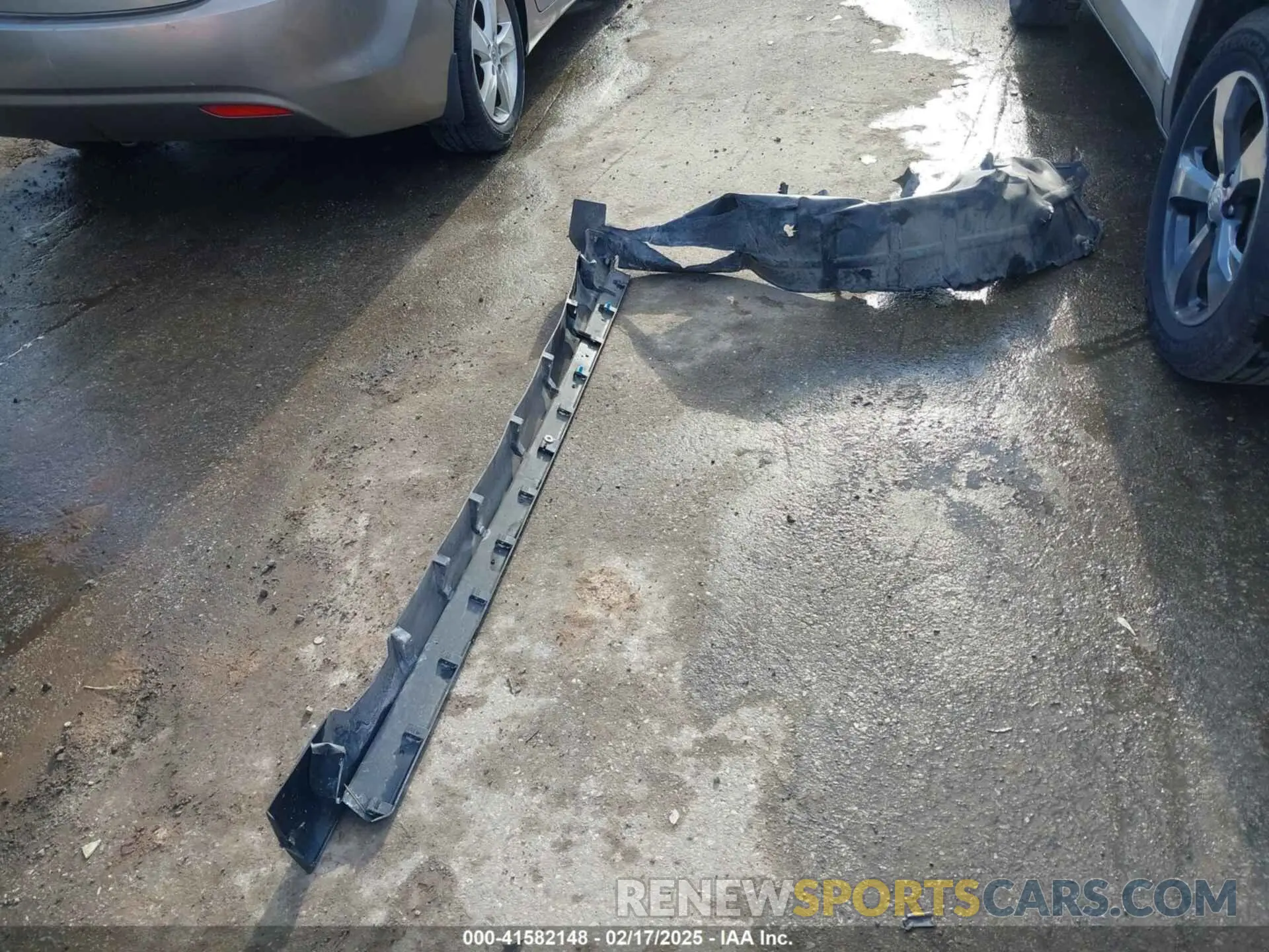 12 Photograph of a damaged car 1C4PJMDX6KD135313 JEEP CHEROKEE 2019