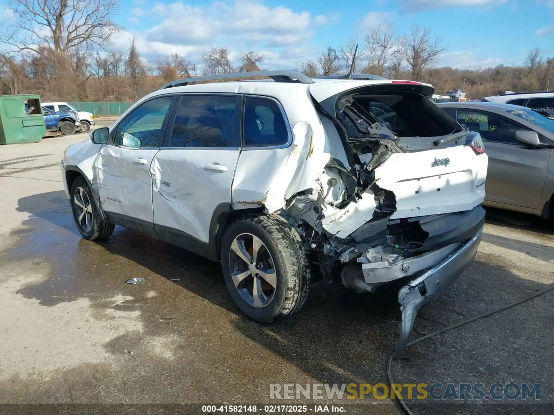 3 Photograph of a damaged car 1C4PJMDX6KD135313 JEEP CHEROKEE 2019