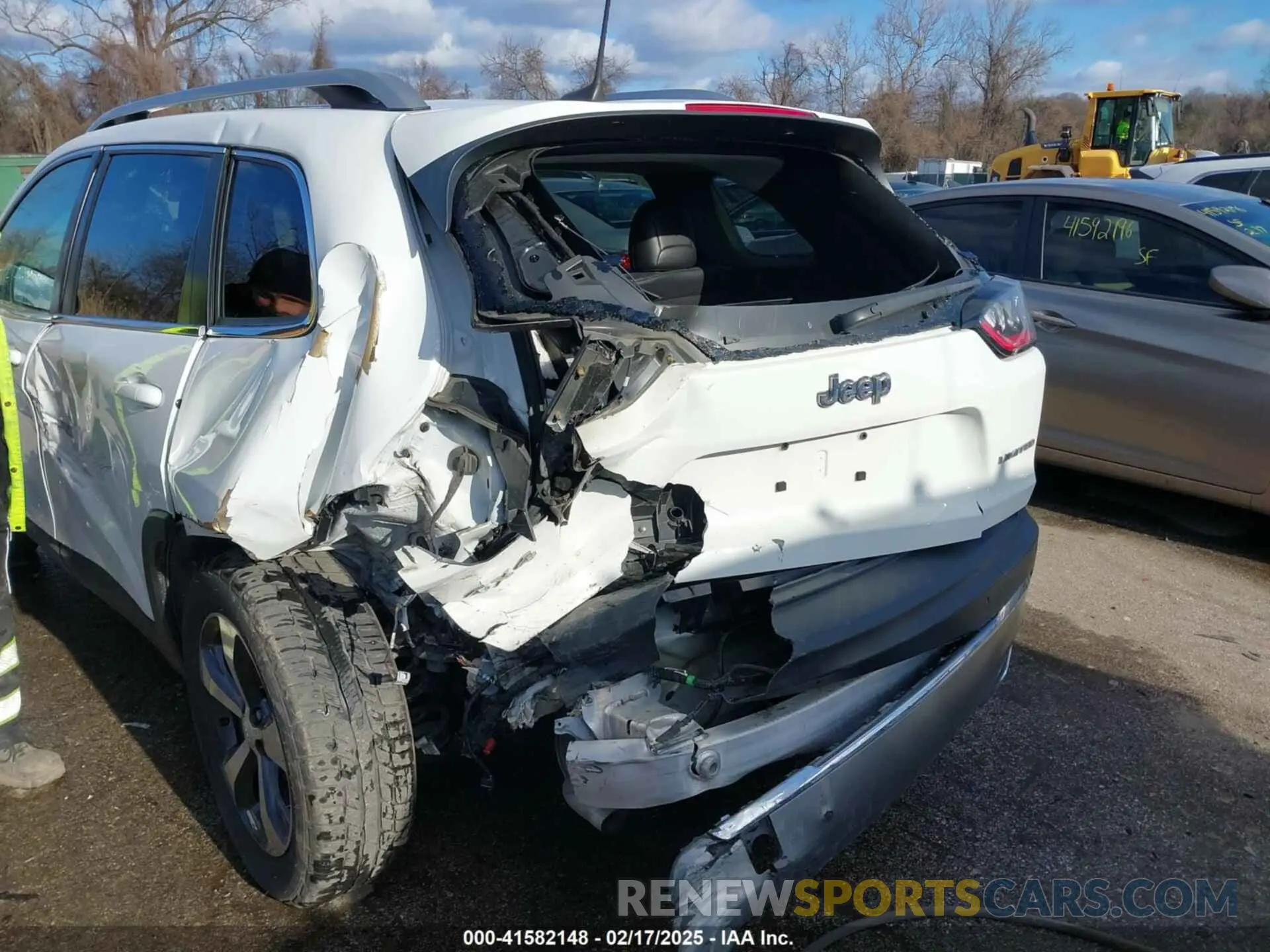 6 Photograph of a damaged car 1C4PJMDX6KD135313 JEEP CHEROKEE 2019